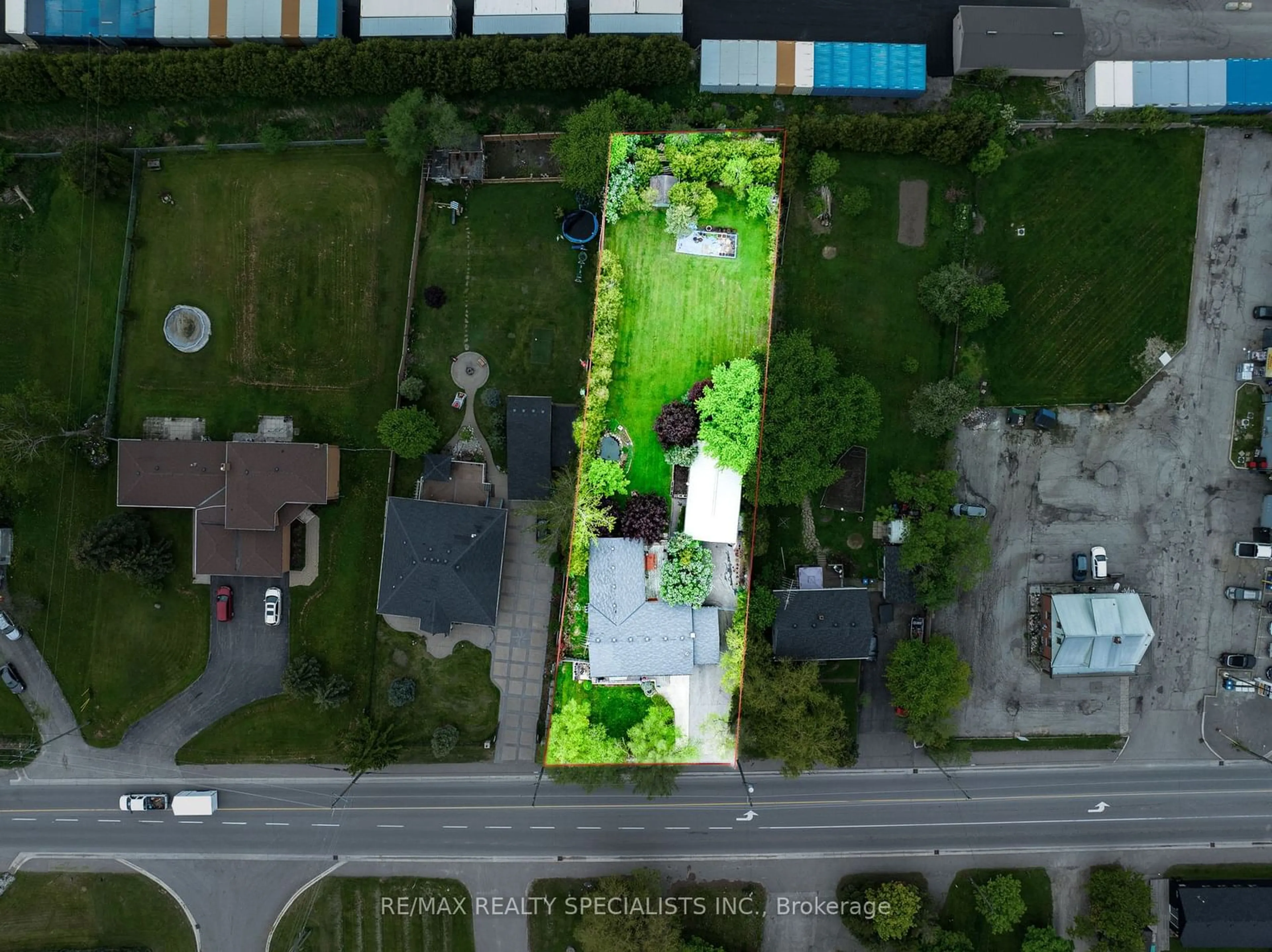 A pic from outside/outdoor area/front of a property/back of a property/a pic from drone, street for 2958 King St, Caledon Ontario L7C 0R3