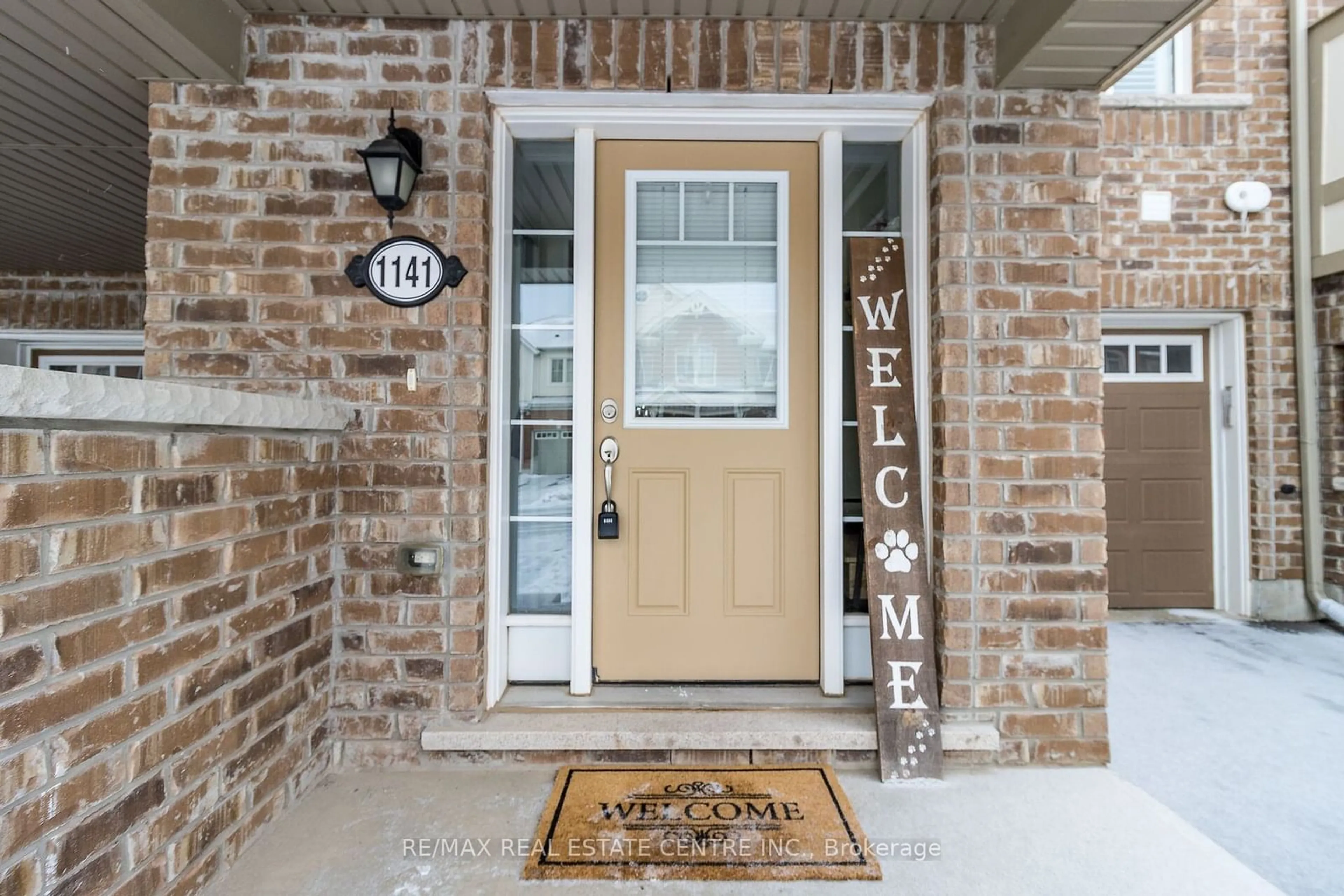 Indoor entryway for 1141 Duignan Cres, Milton Ontario L9T 7K6