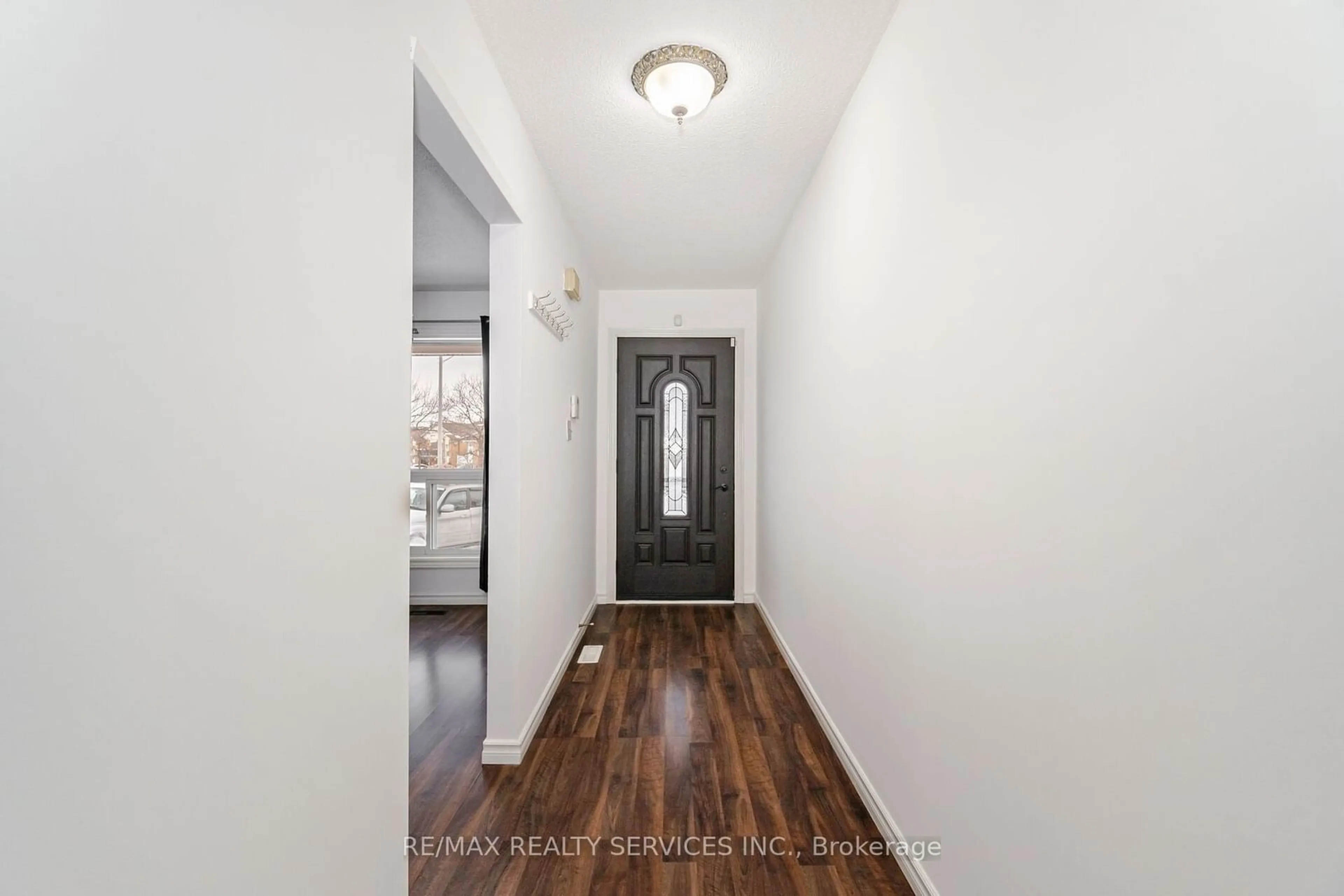 Indoor entryway for 76 Simmons Blvd, Brampton Ontario L6V 3V6