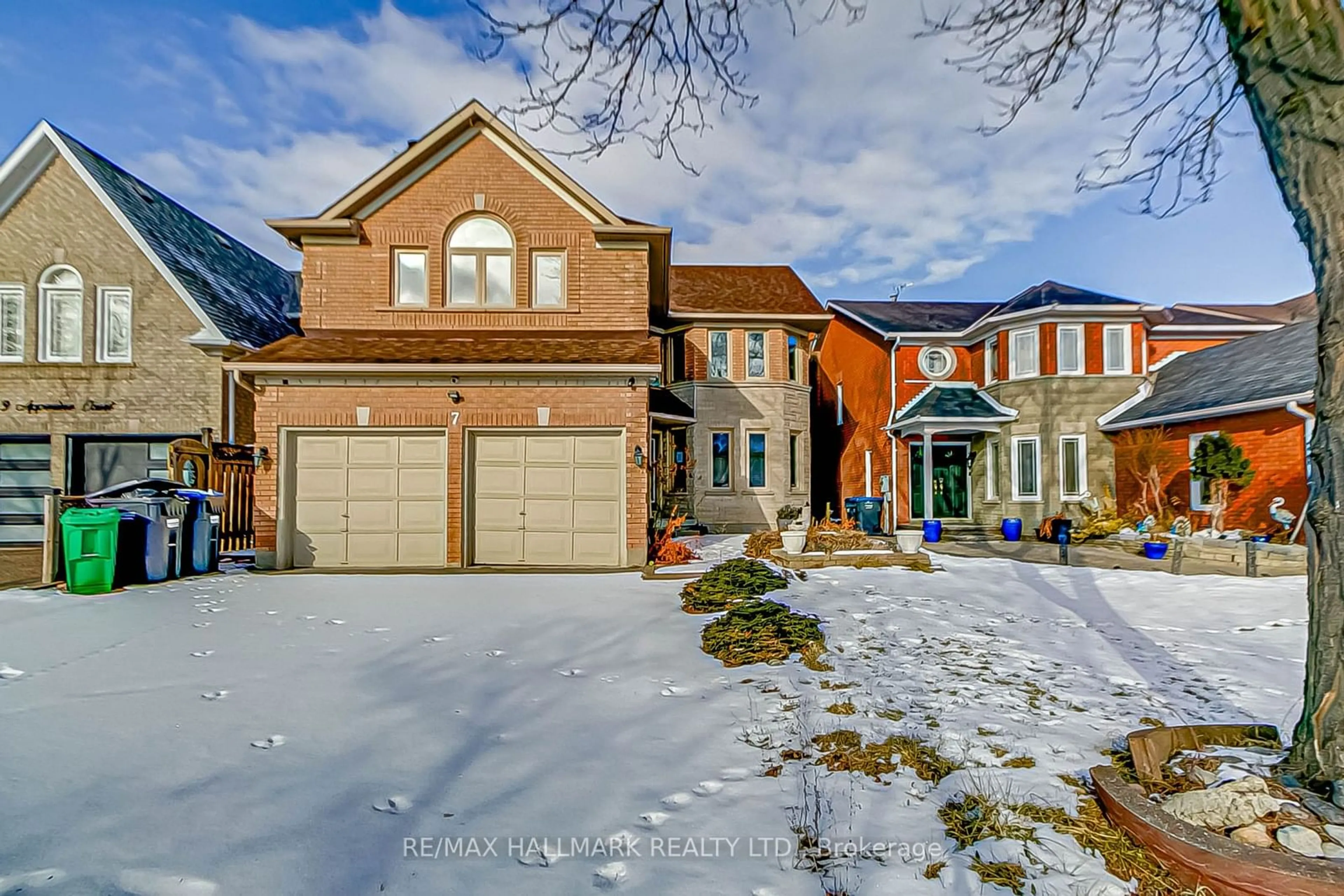 Home with brick exterior material, street for 7 Appenine Crt, Brampton Ontario L6R 1H4