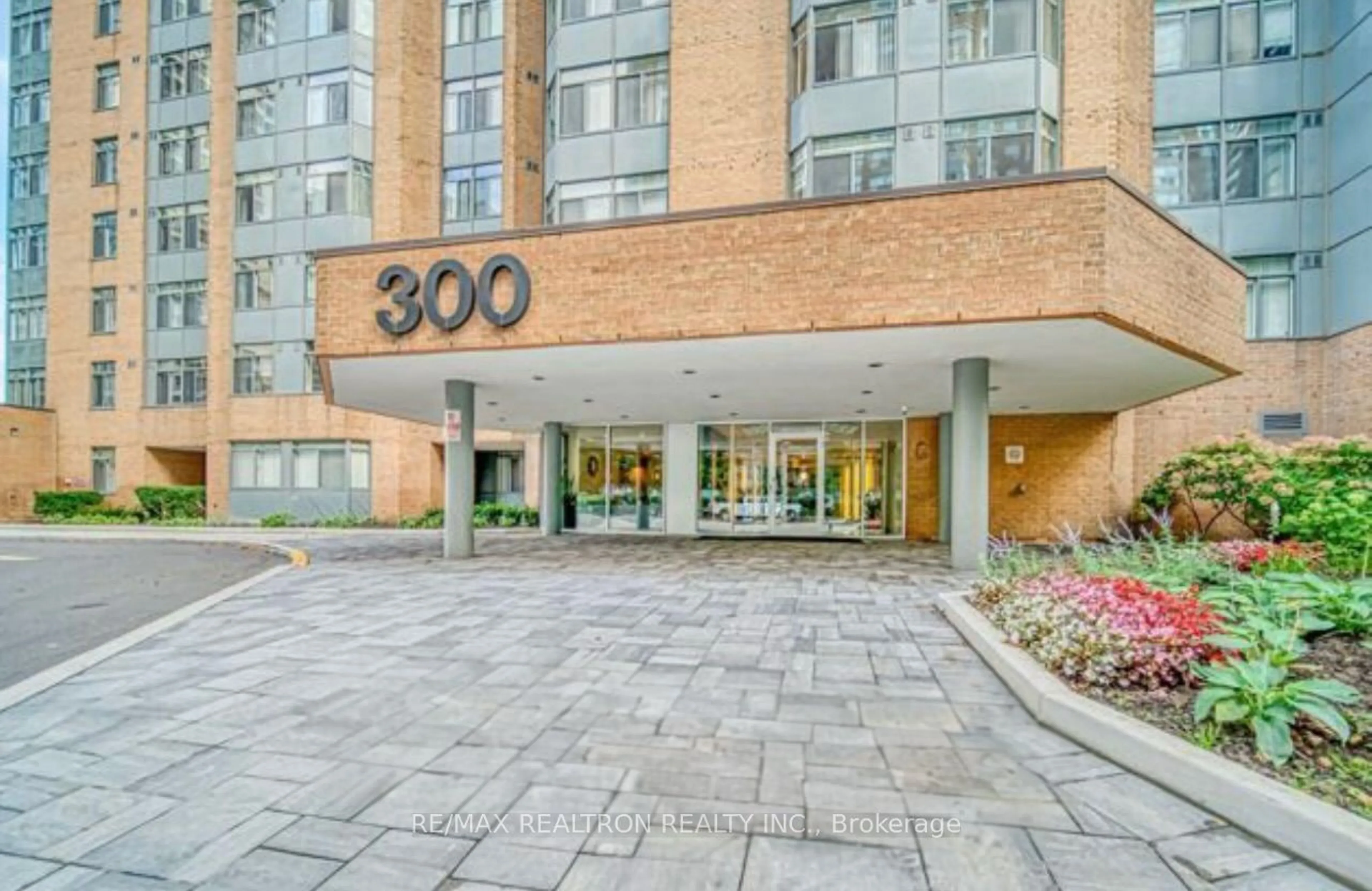 Indoor foyer for 300 Webb Dr #504, Mississauga Ontario L5B 3W3