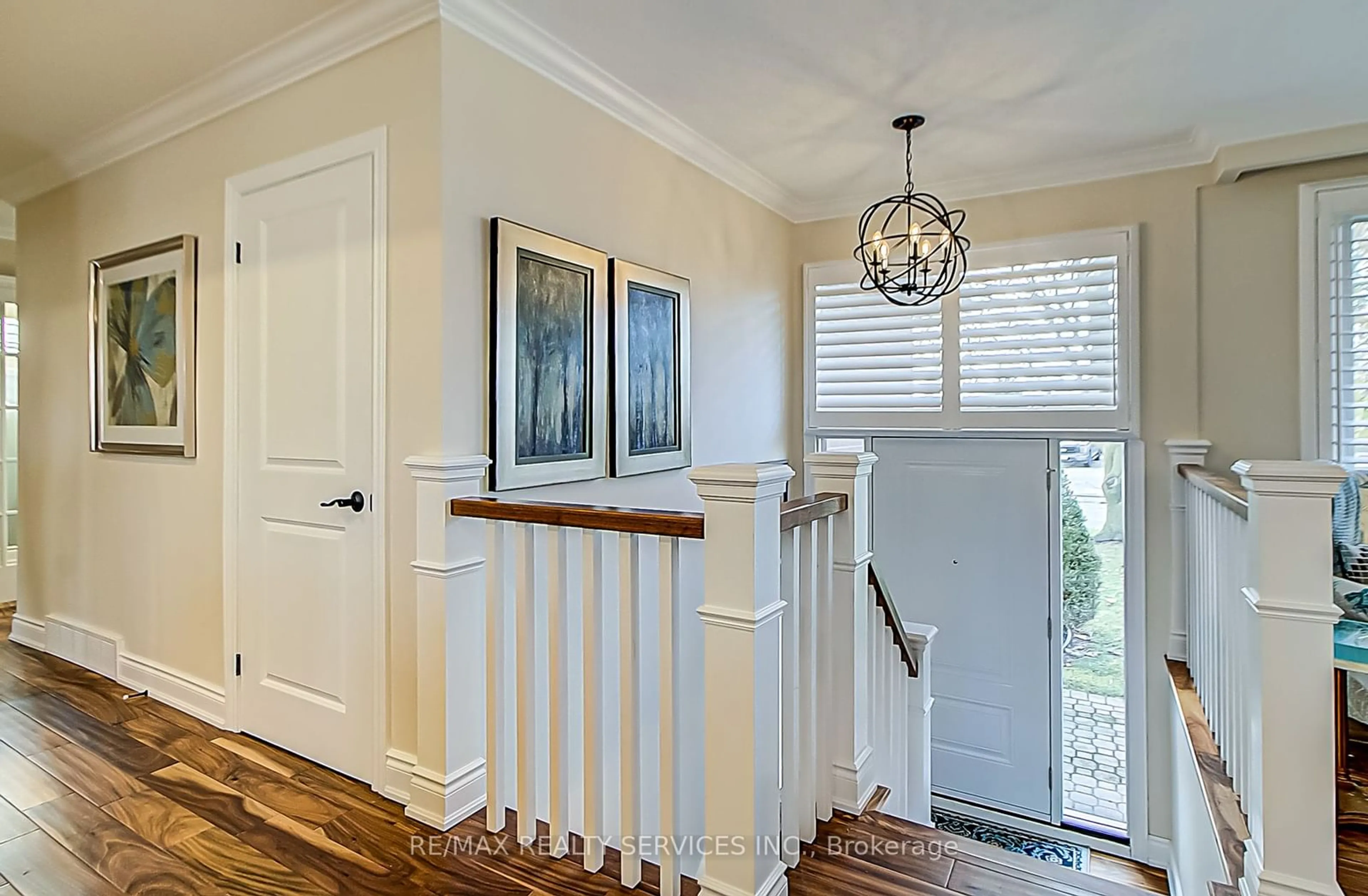 Indoor entryway for 4 Ridgetop Ave, Brampton Ontario L6X 1Z7