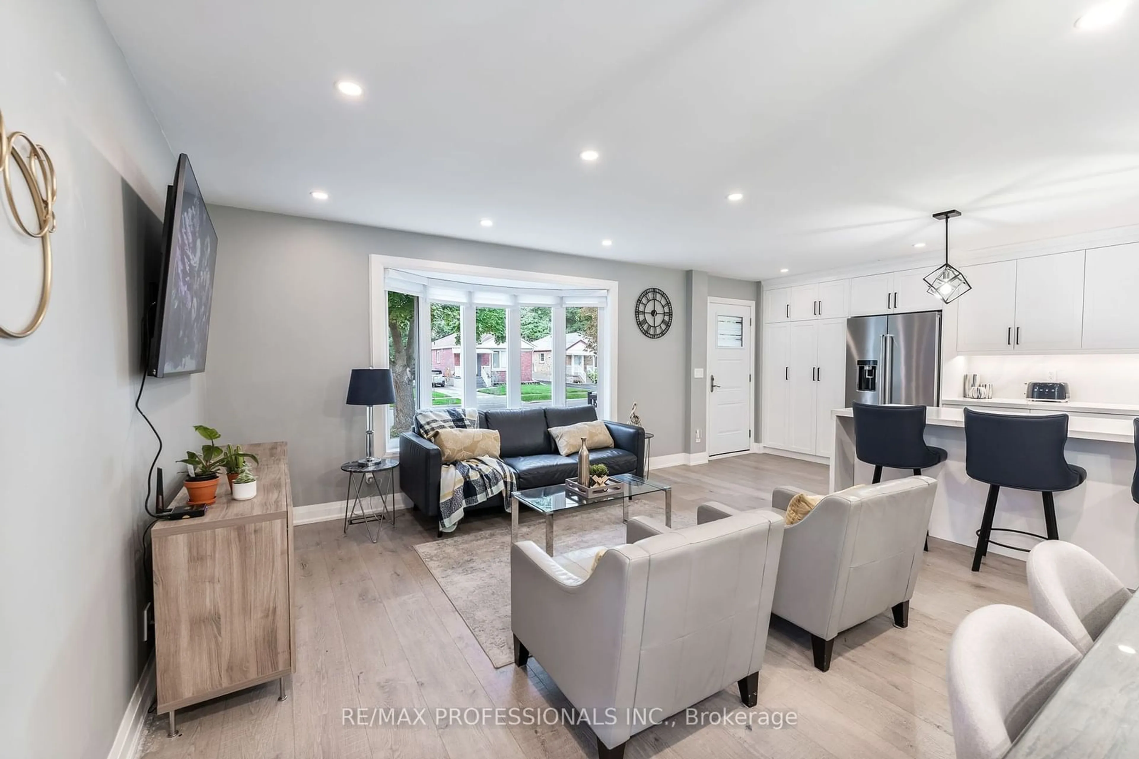 Living room with furniture, ceramic/tile floor for 27 Charleston Rd, Toronto Ontario M9B 4M6