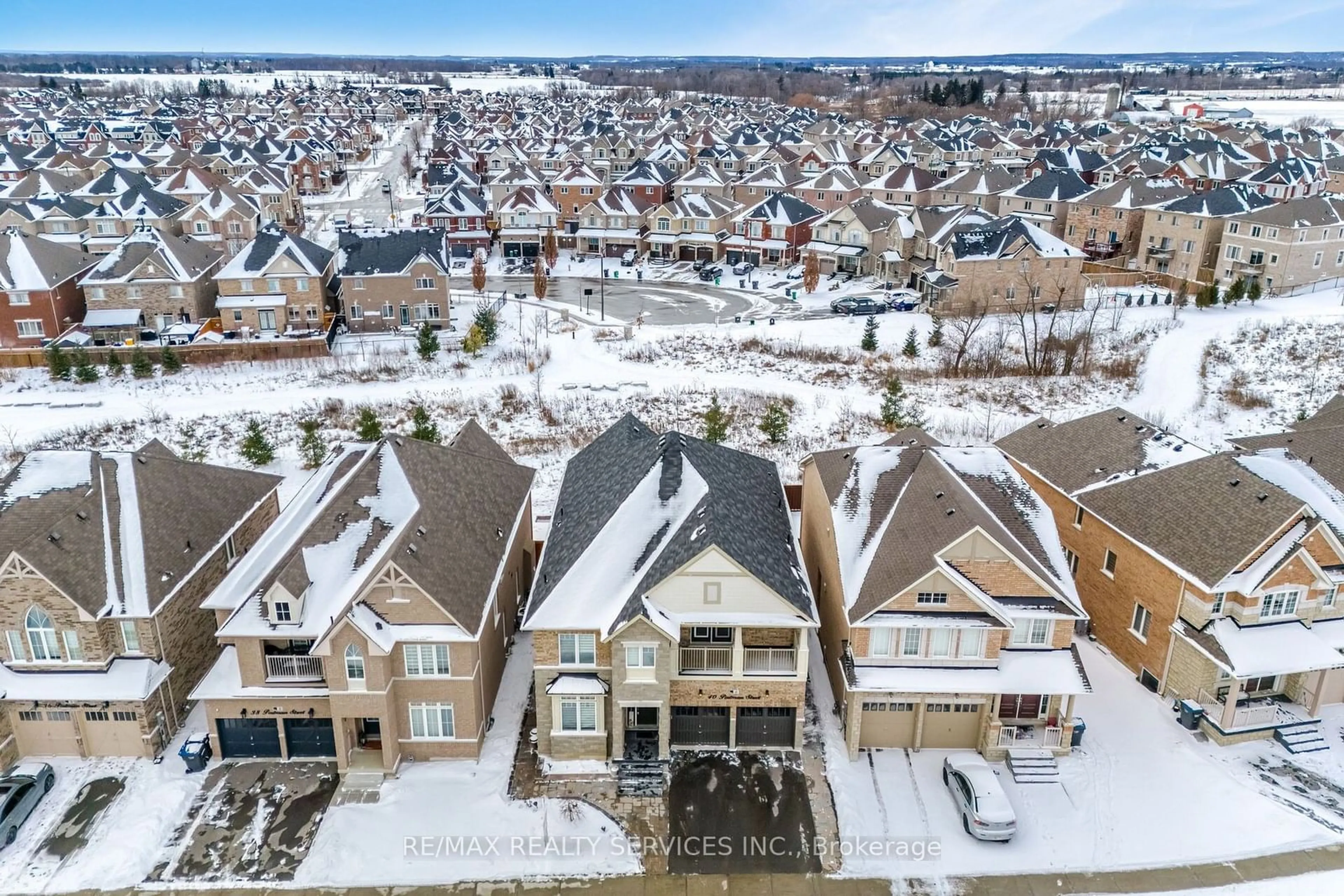 A pic from outside/outdoor area/front of a property/back of a property/a pic from drone, city buildings view from balcony for 40 Portman St, Caledon Ontario L7C 4E5