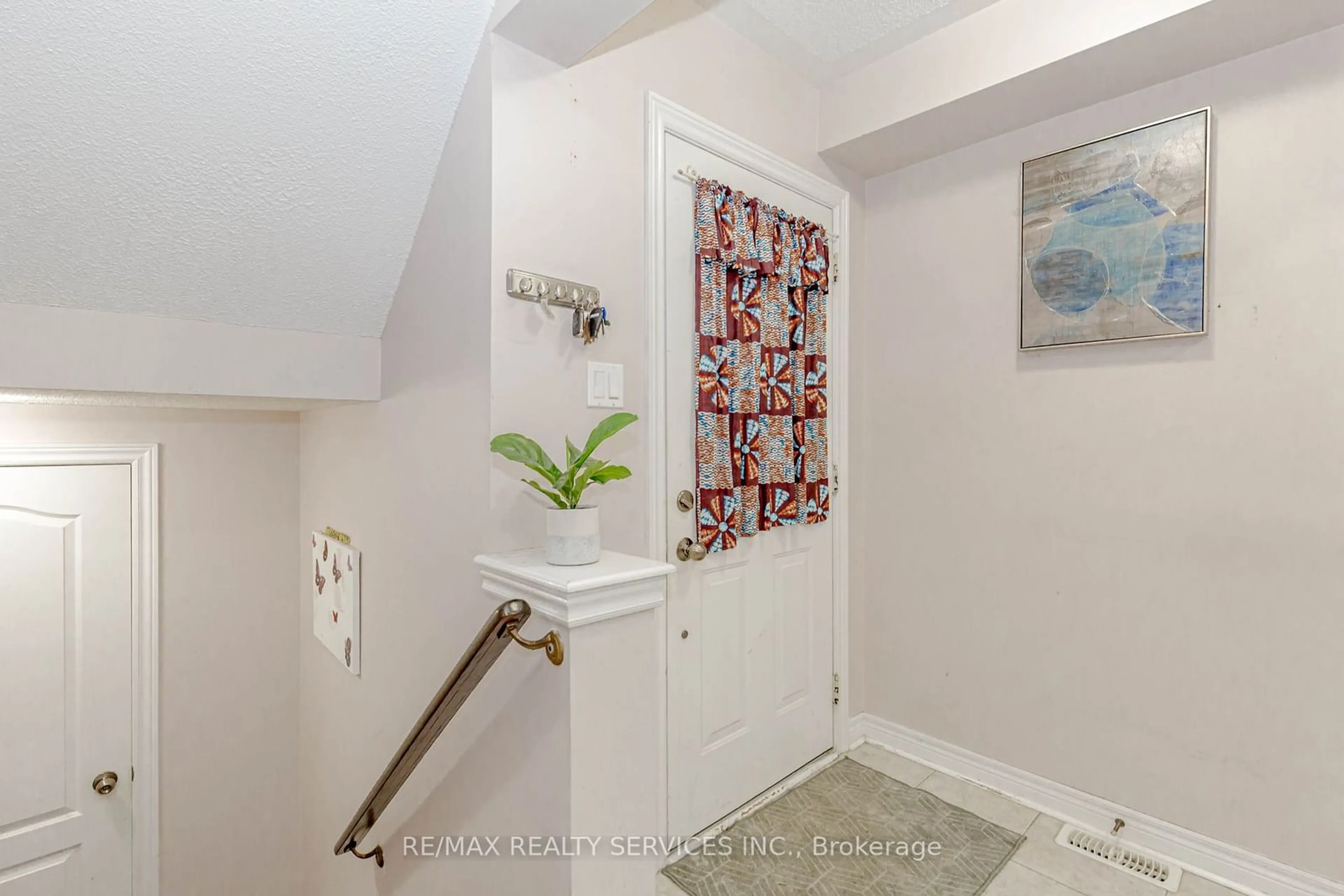 Indoor entryway for 3120 Highbourne Cres, Oakville Ontario L6M 5H2