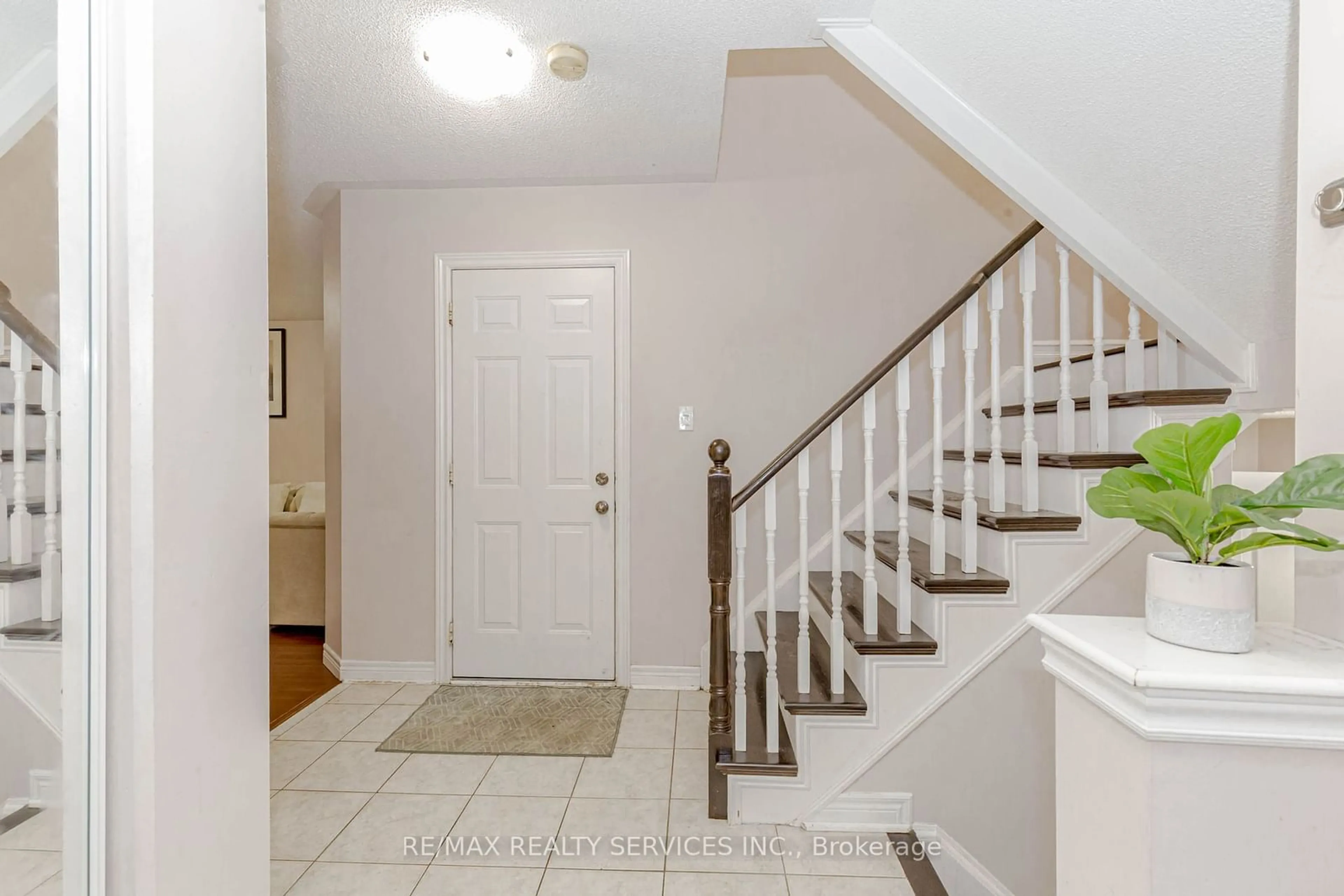 Indoor entryway for 3120 Highbourne Cres, Oakville Ontario L6M 5H2