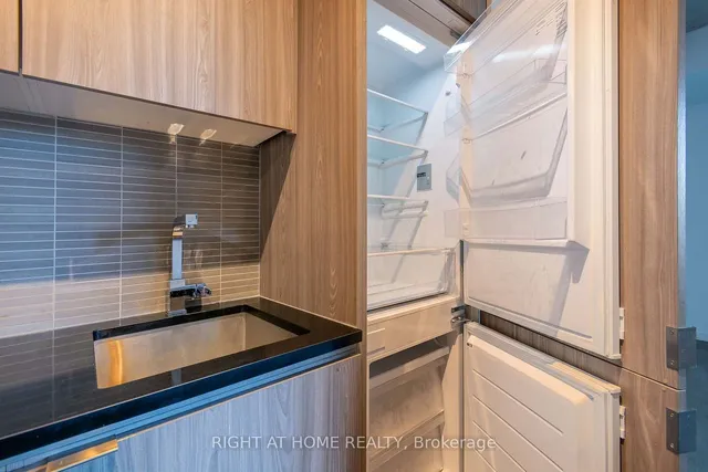 Additional image 26 of 7 Smith Cres Unit 301