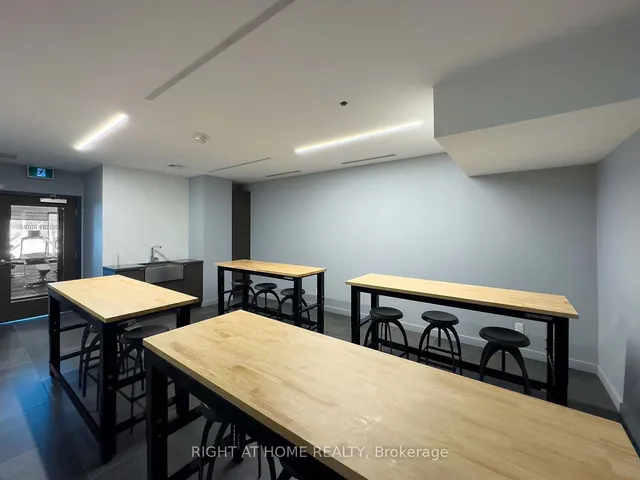 Additional image 8 of 7 Smith Cres Unit 301