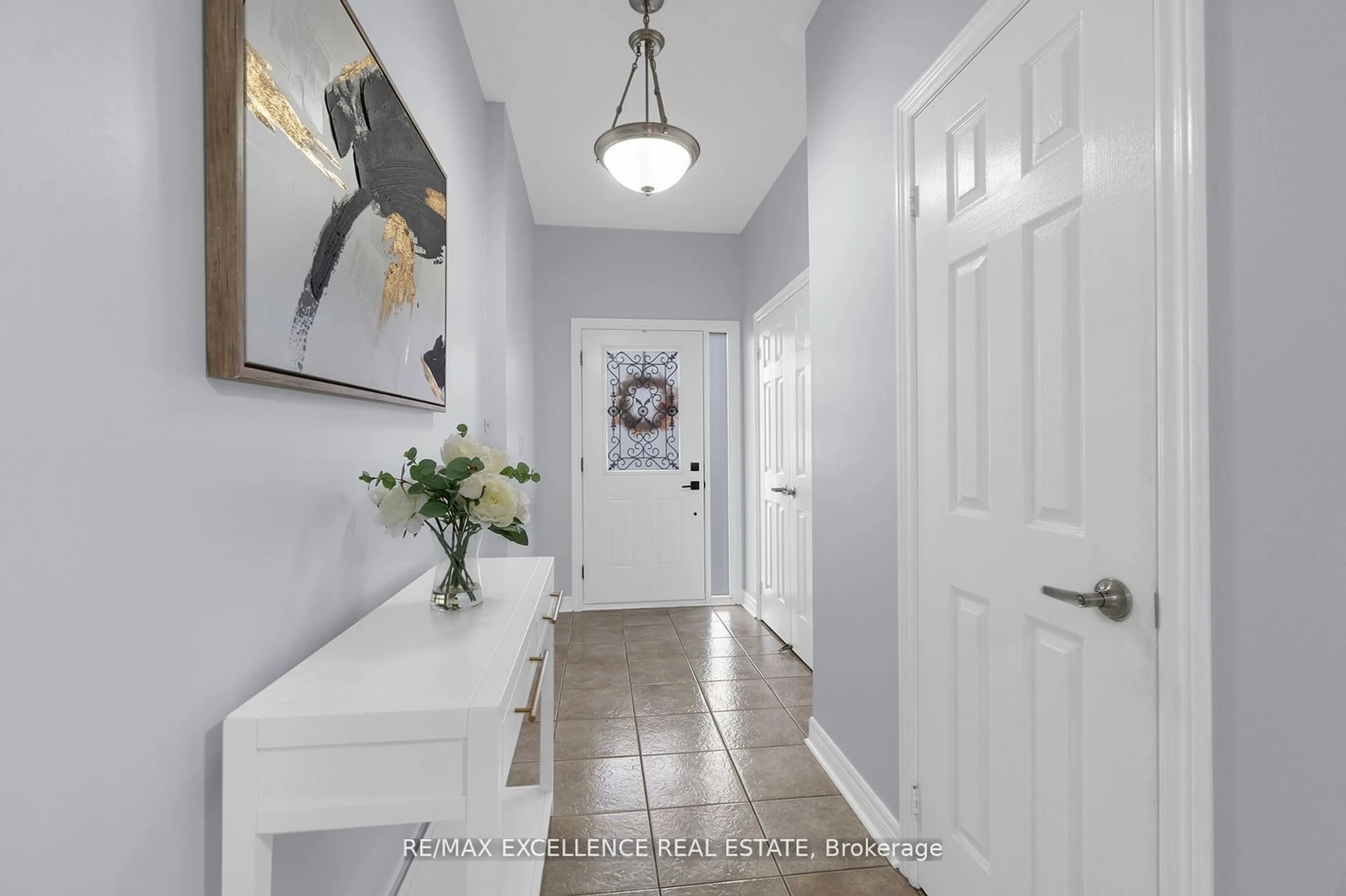 Indoor entryway for 160 Marycroft Crt, Brampton Ontario L7A 2G2