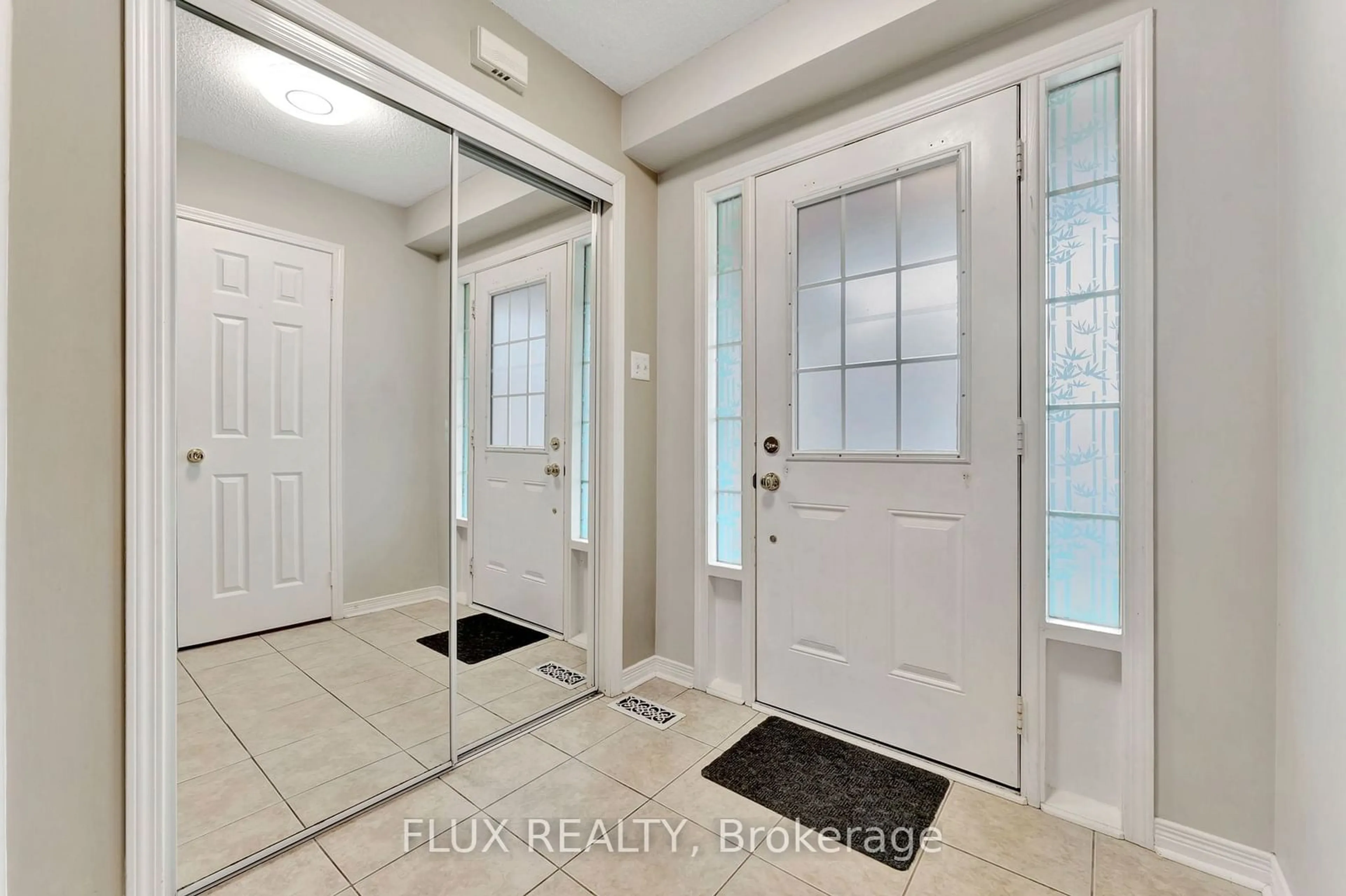 Indoor entryway for 399 HOBBS Cres, Milton Ontario L9T 0J2