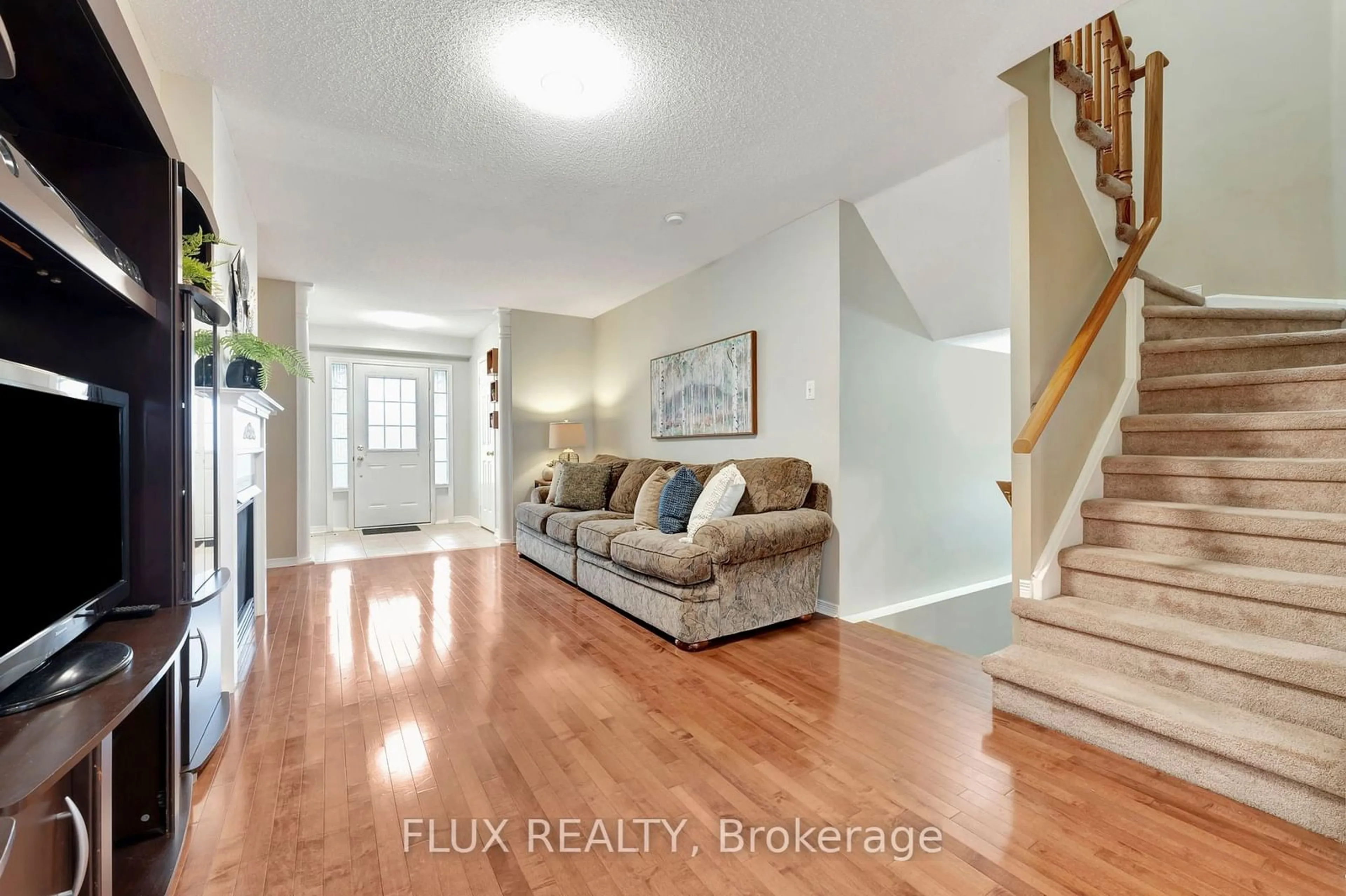 Indoor entryway for 399 HOBBS Cres, Milton Ontario L9T 0J2