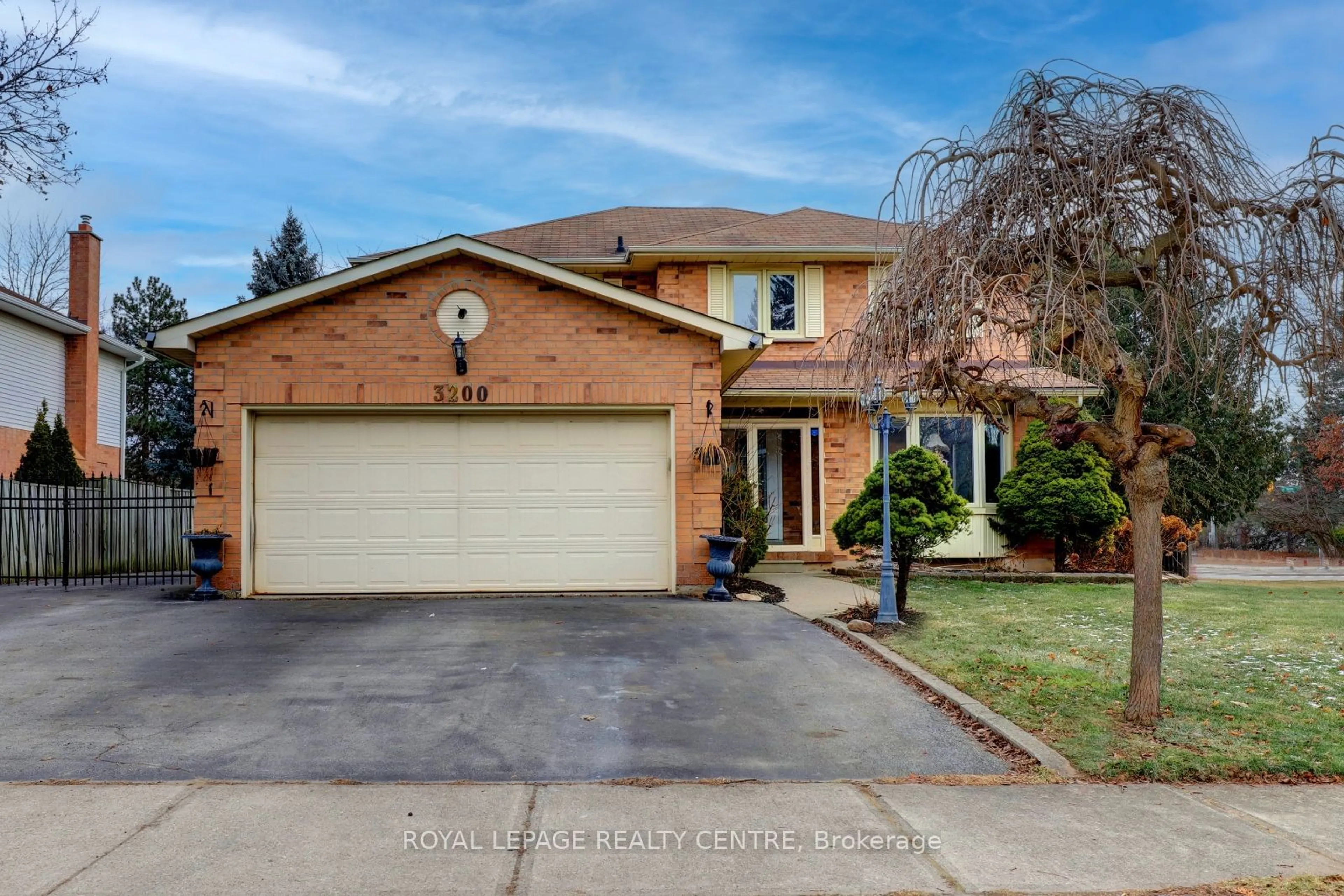 Home with brick exterior material, street for 3200 Hazelwood Ave, Burlington Ontario L7M 2V3