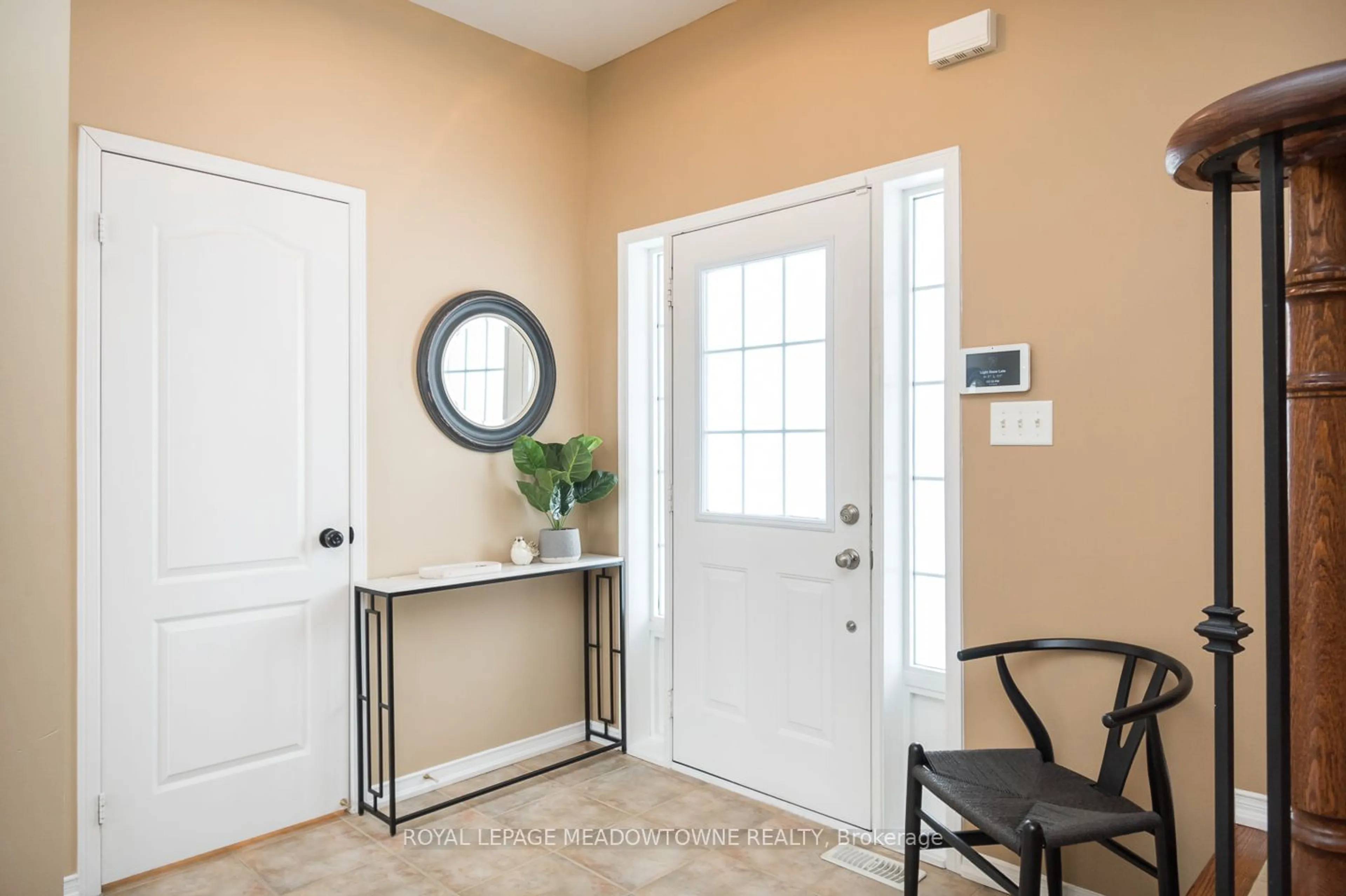 Indoor entryway for 1105 Mcclenahan Cres, Milton Ontario L9T 6P1