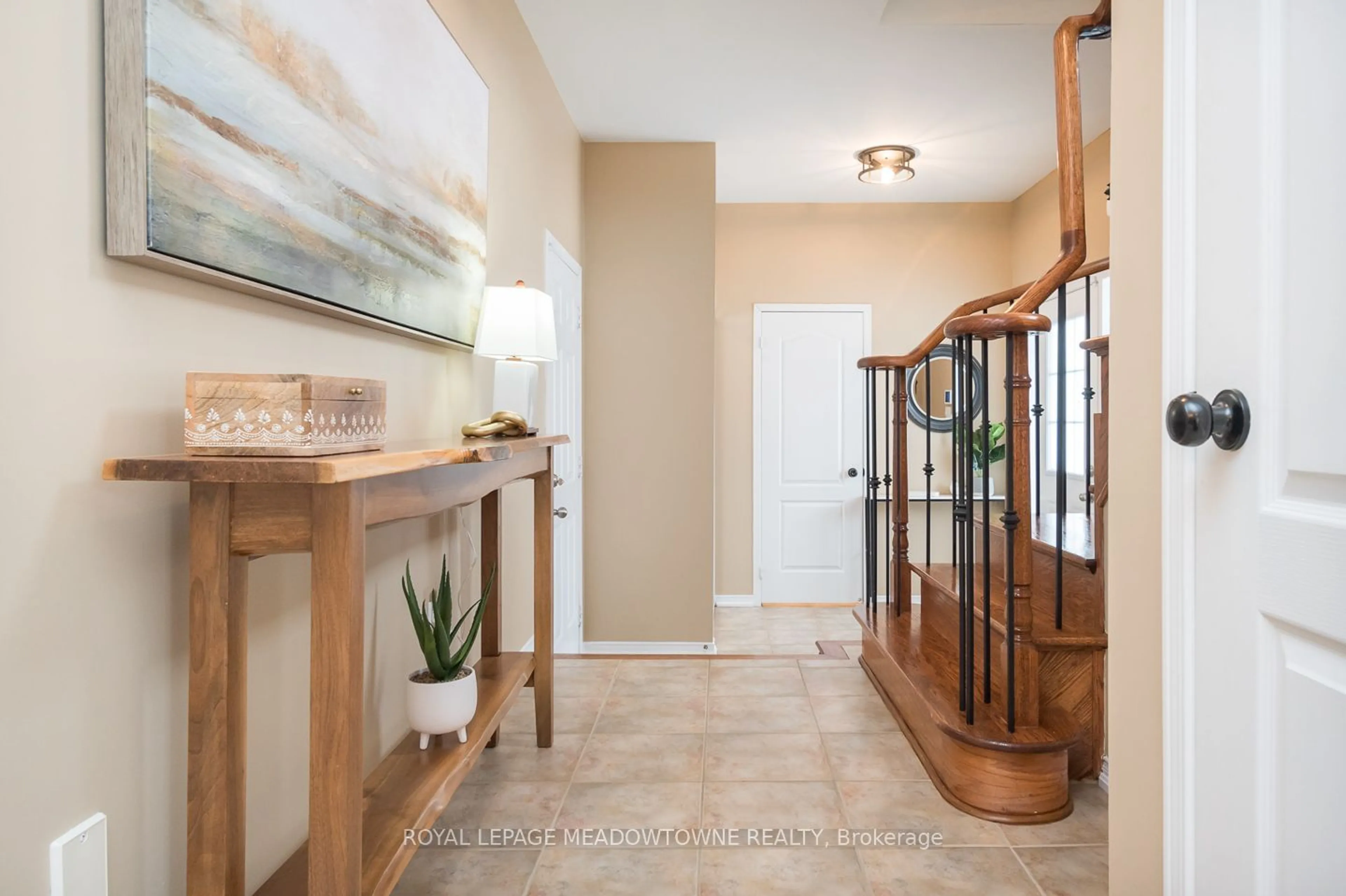 Indoor entryway for 1105 Mcclenahan Cres, Milton Ontario L9T 6P1