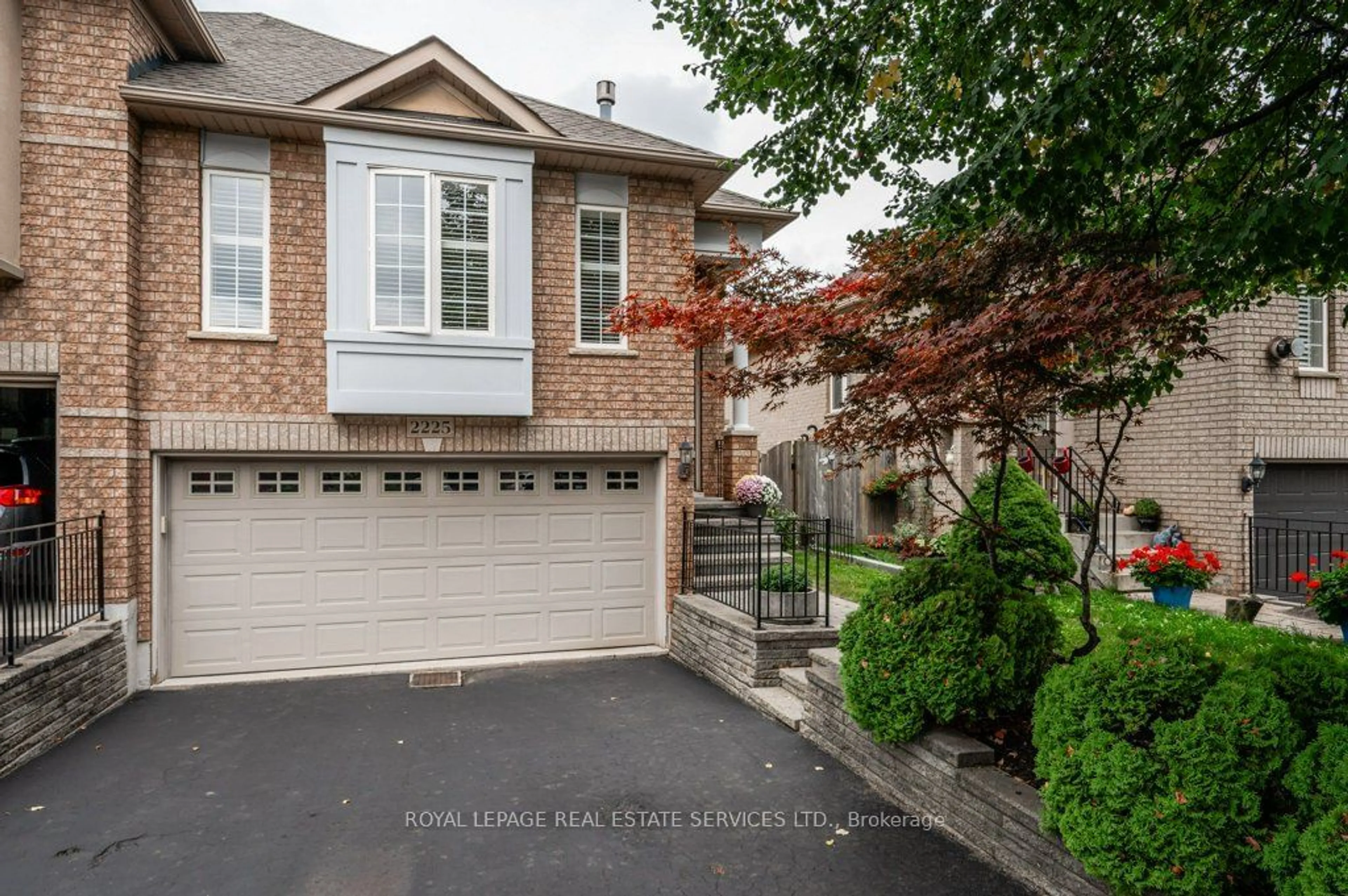 Home with brick exterior material, street for 2225 Hummingbird Way, Oakville Ontario L6M 3Z6