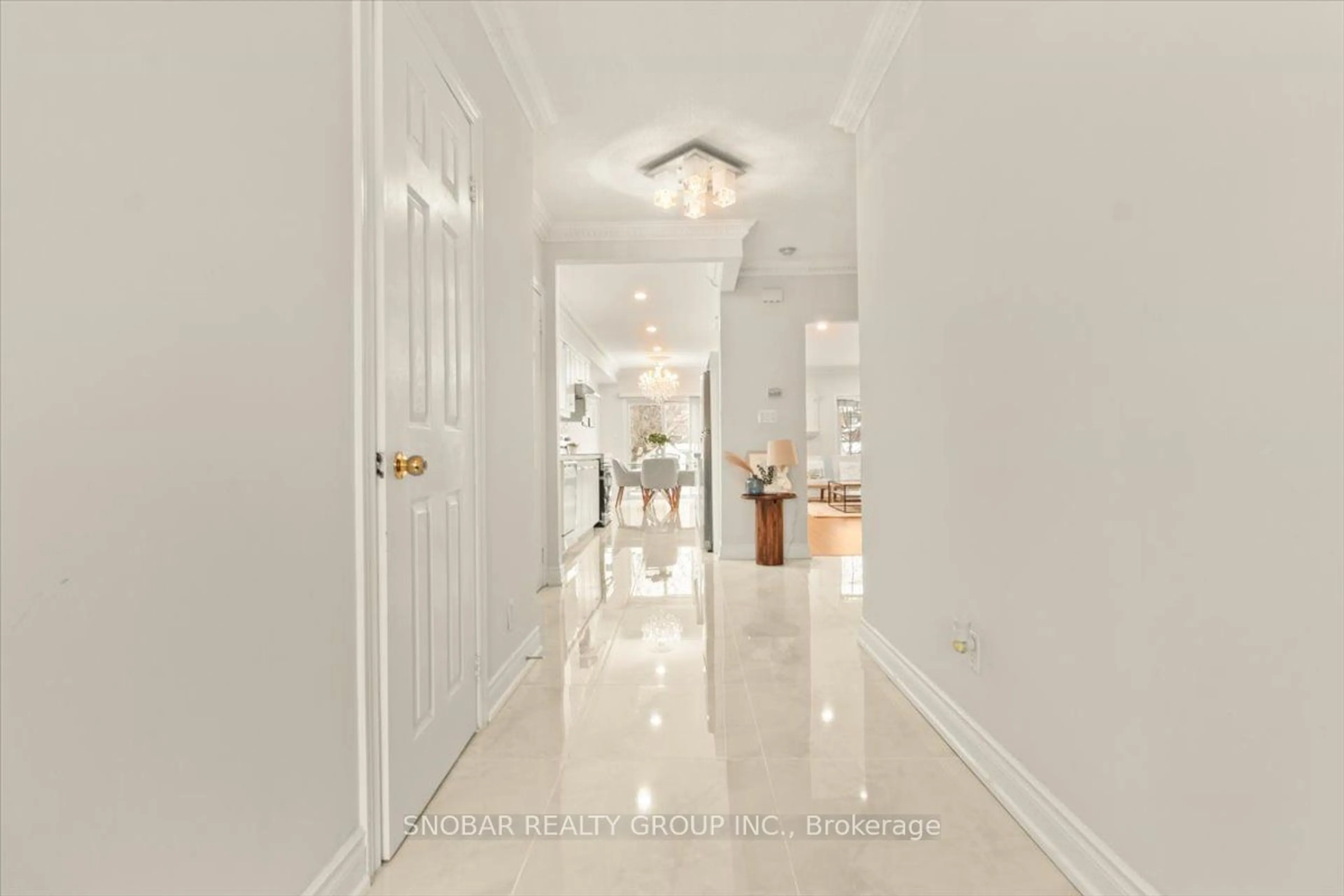 Indoor foyer for 160 Hay Ave, Toronto Ontario M8Z 1G5