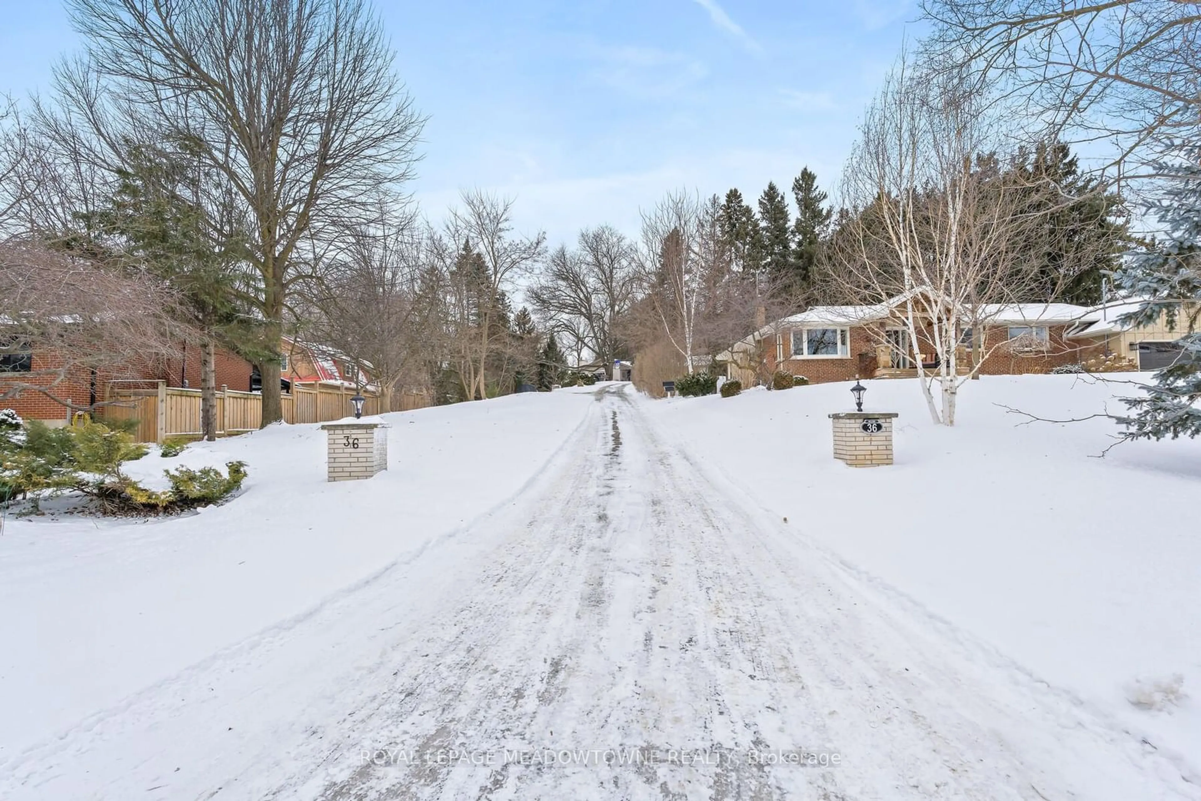 A pic from outside/outdoor area/front of a property/back of a property/a pic from drone, street for 36 Ann St, Halton Hills Ontario L7G 2V2