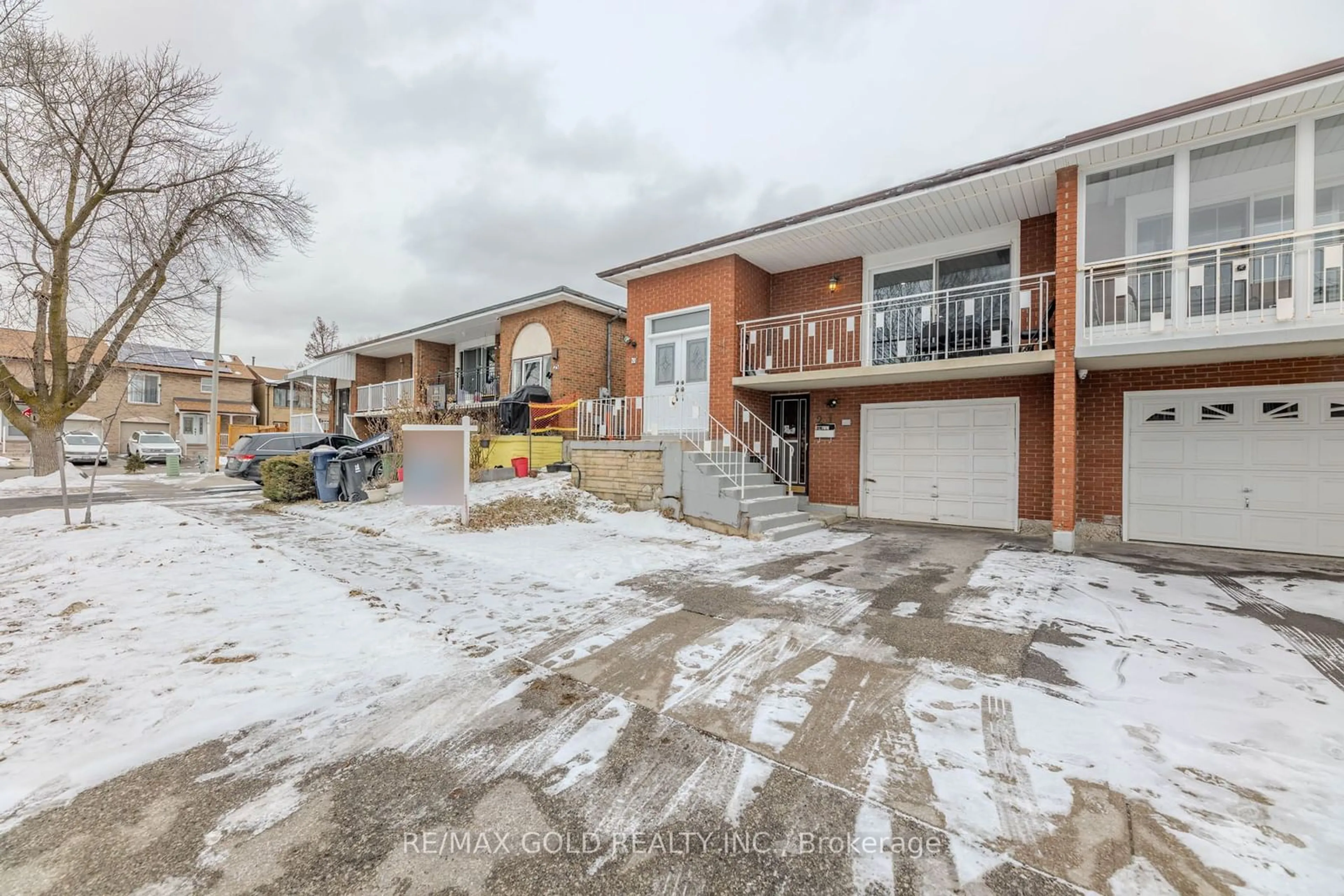 A pic from outside/outdoor area/front of a property/back of a property/a pic from drone, street for 21 Channing Pl, Toronto Ontario M9V 4M6