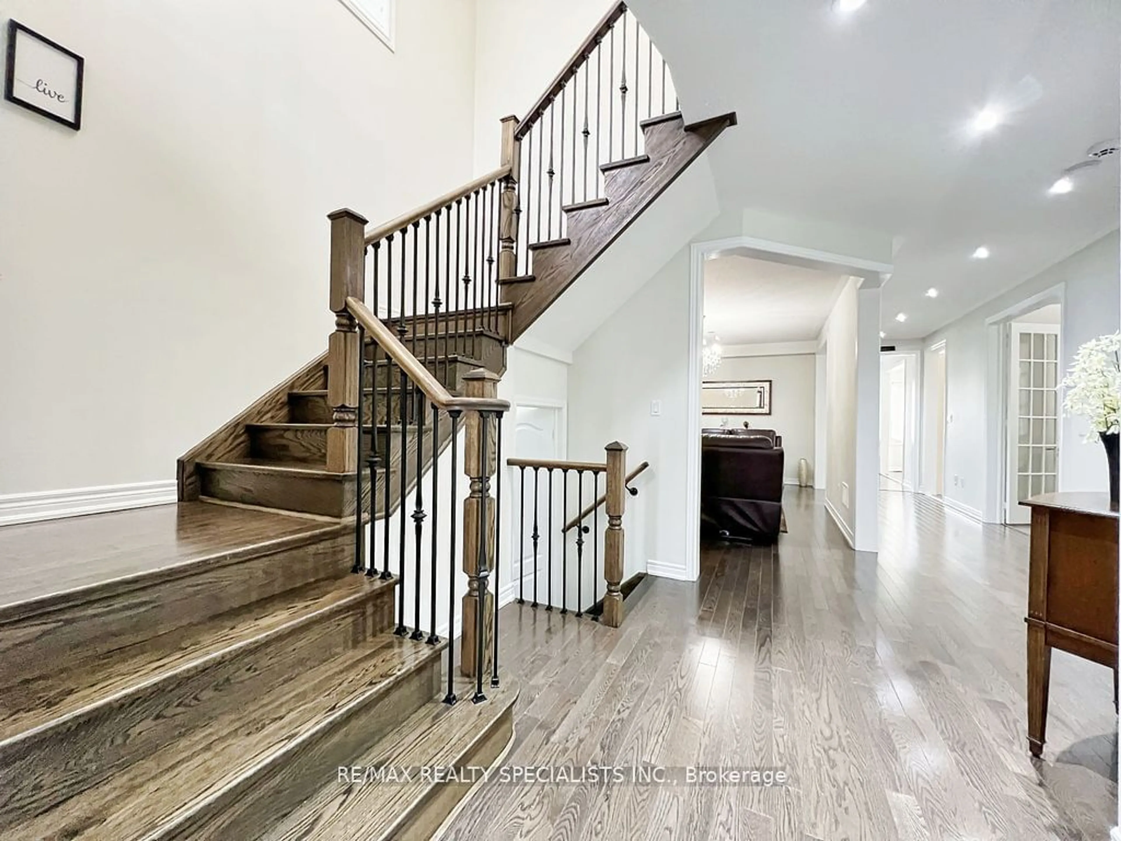 Stairs for 4 Vernosa Dr, Brampton Ontario L6Y 2Y2