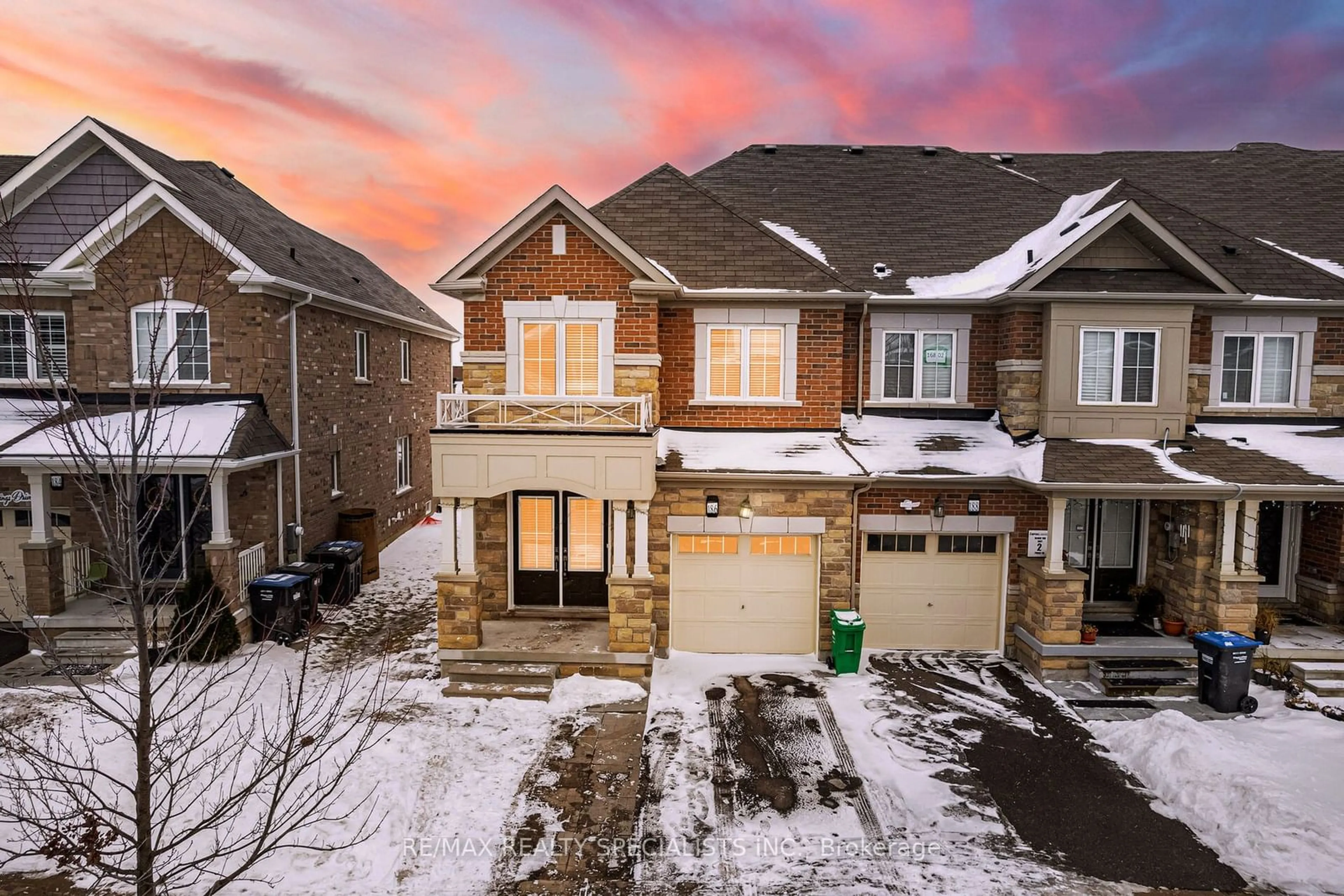 A pic from outside/outdoor area/front of a property/back of a property/a pic from drone, street for 186 Golden Springs Dr, Brampton Ontario L7A 4N9