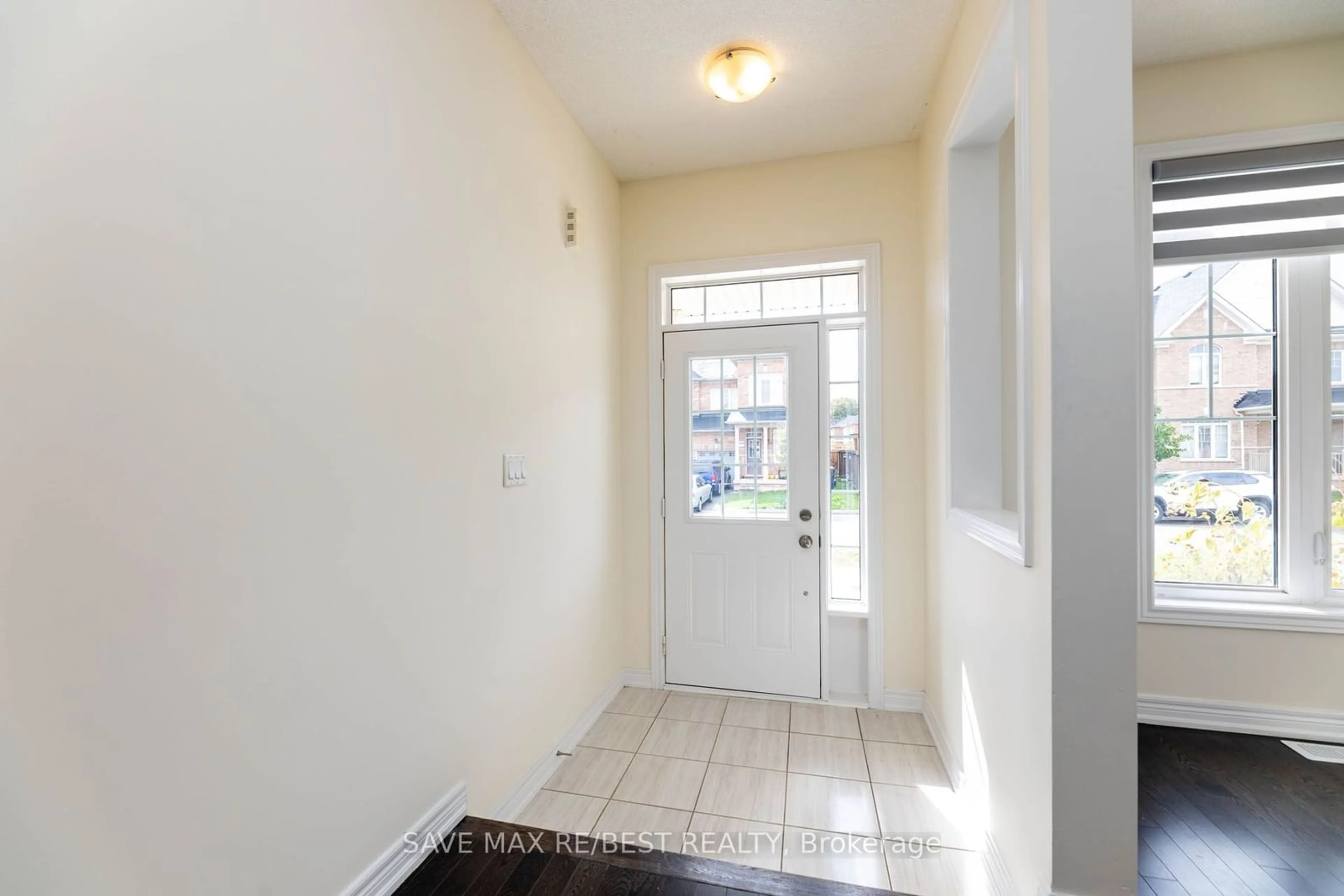 Indoor entryway for 88 Truro Circ, Brampton Ontario L7A 0C4