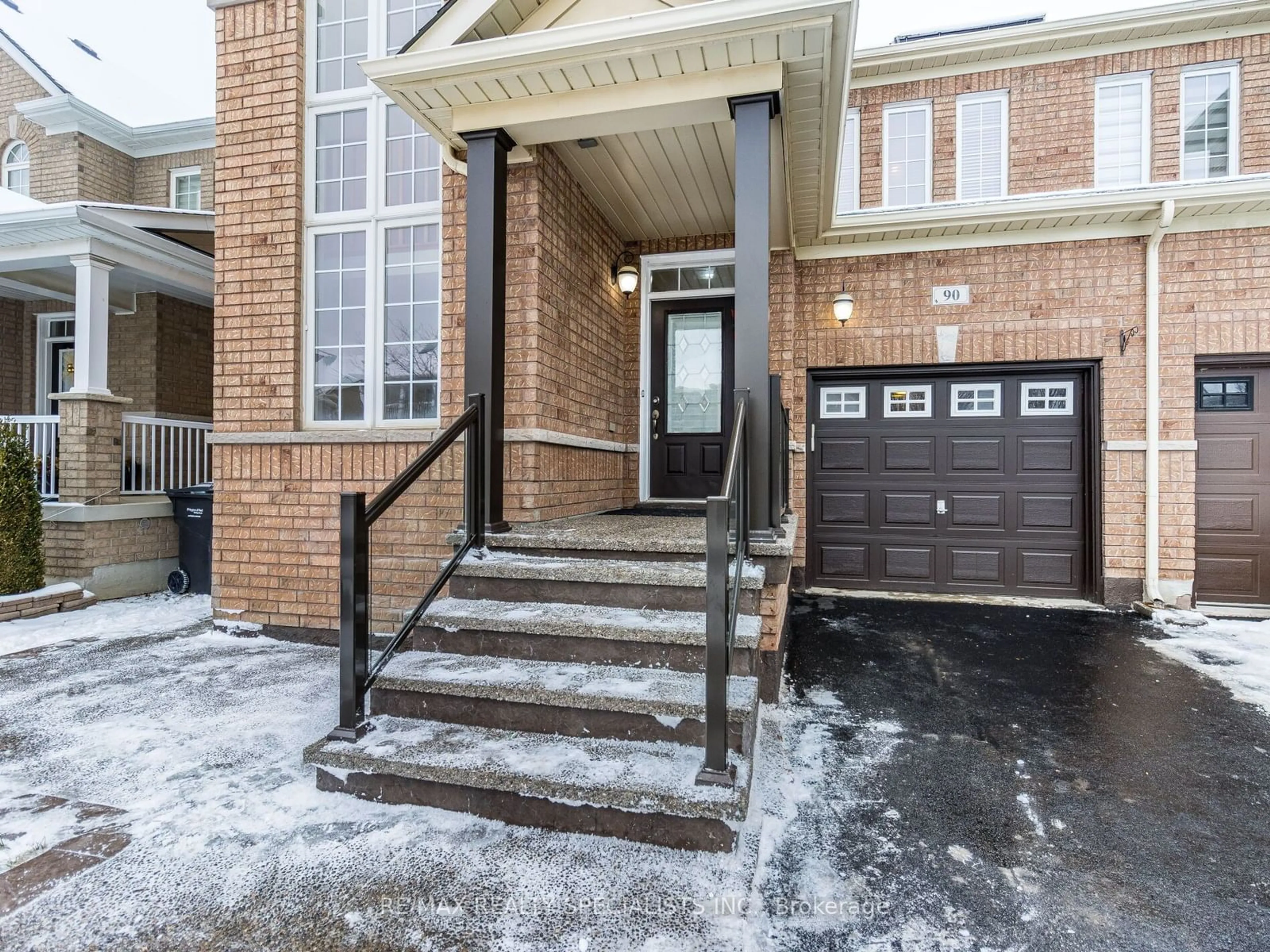 Indoor entryway for 90 Begonia Cres, Brampton Ontario L7A 0M7