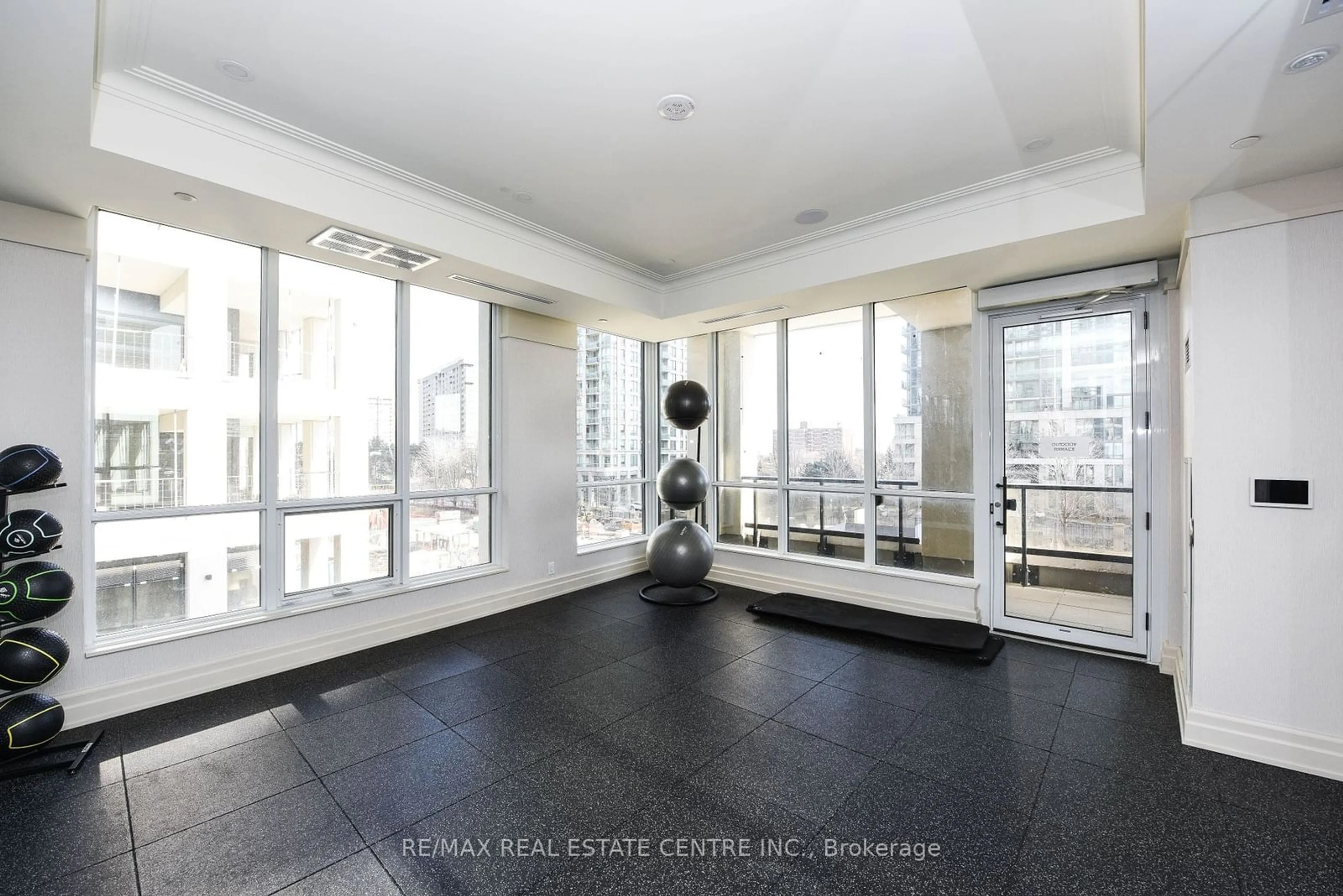 Gym or fitness room for 36 Elm Dr #3209, Mississauga Ontario L5B 1L9