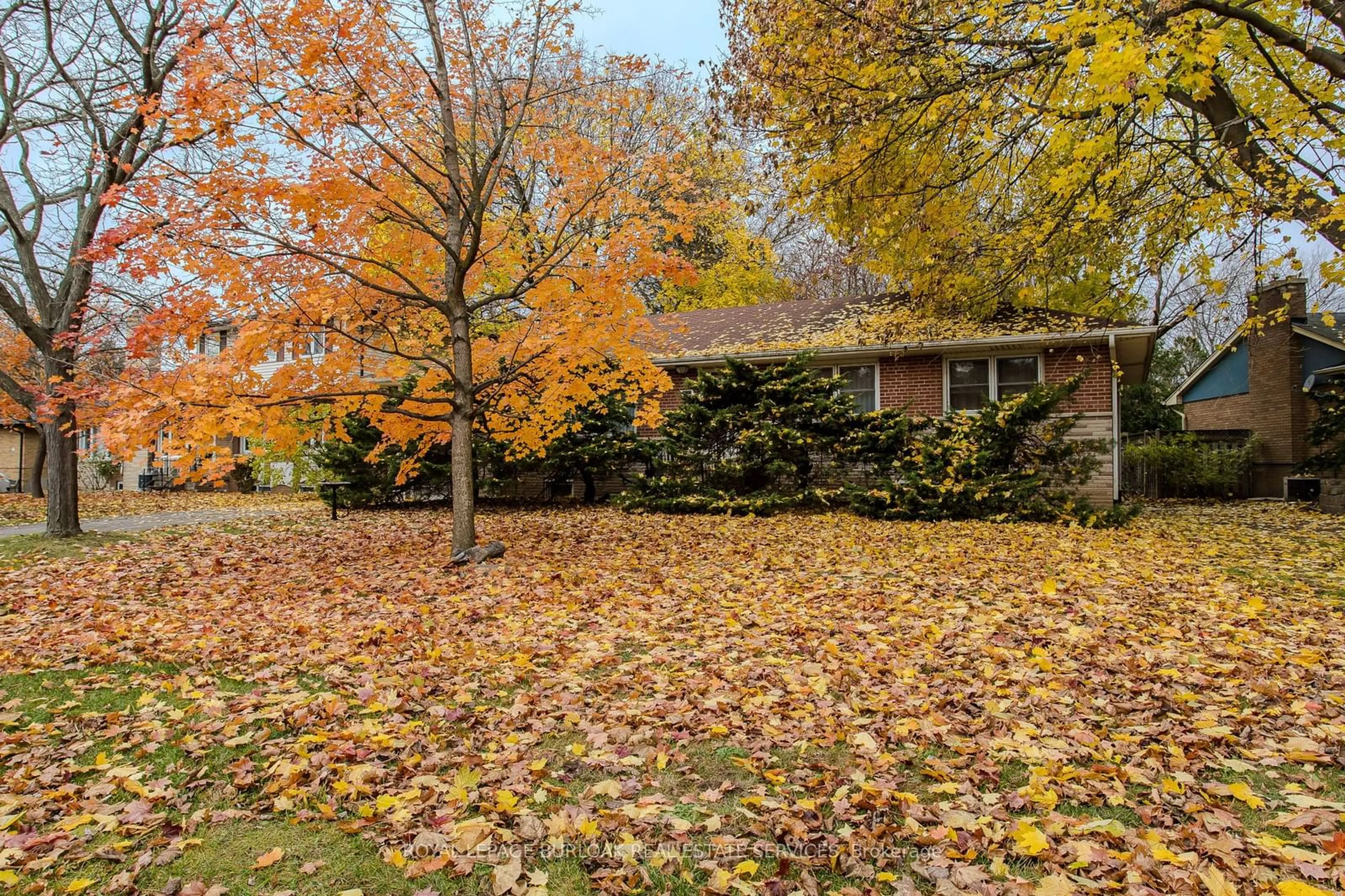 Patio, street for 4041 Apple Valley Lane, Burlington Ontario L7L 1E8