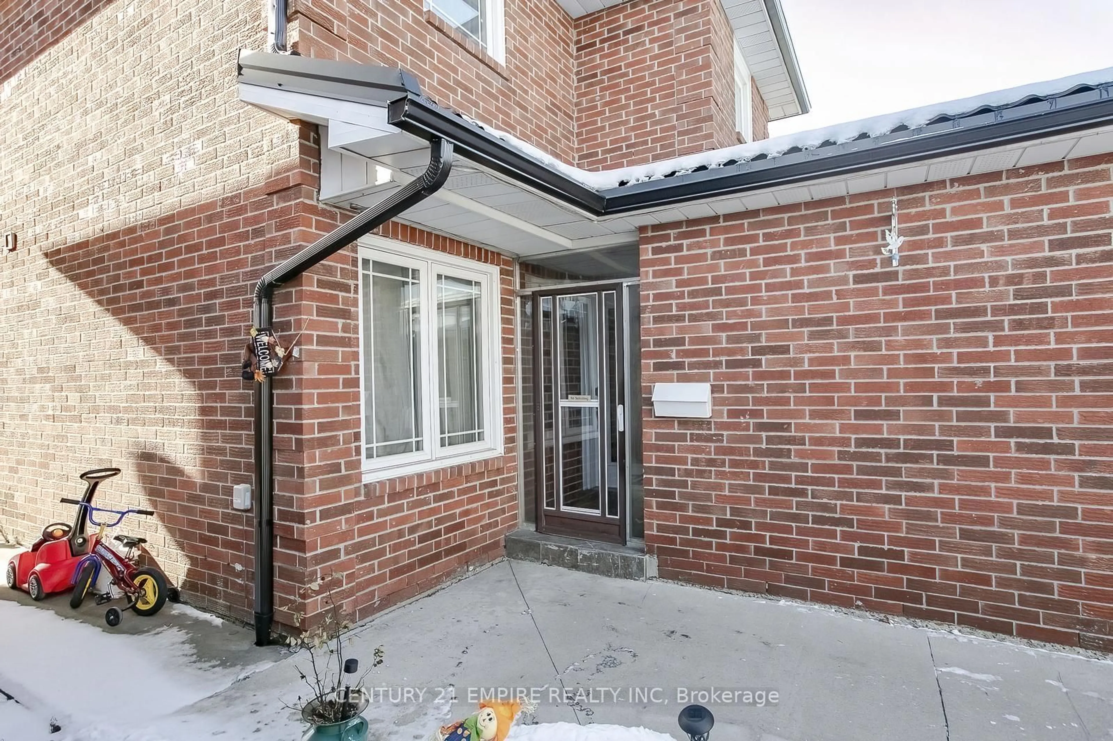 Home with brick exterior material, street for 231 Murray St, Brampton Ontario L6X 3M1