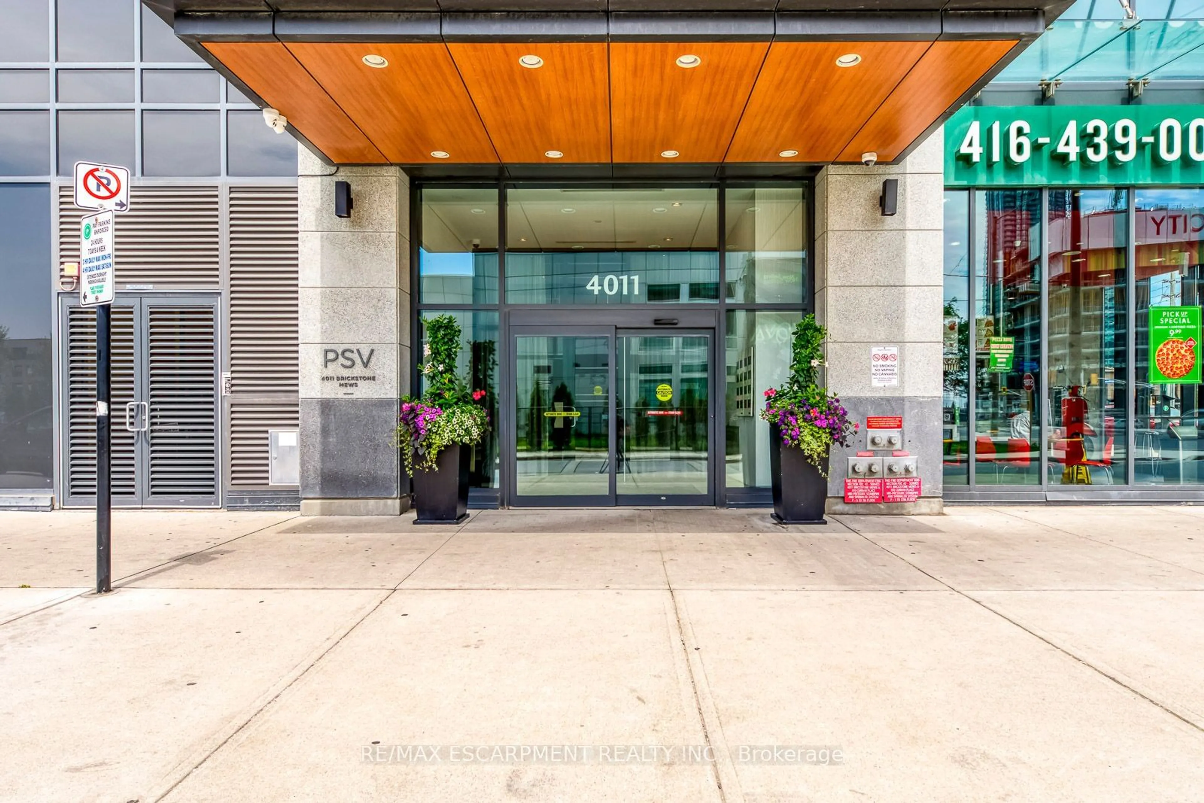 Indoor foyer for 4011 Brickstone Mews #1206, Mississauga Ontario L5B 0J7