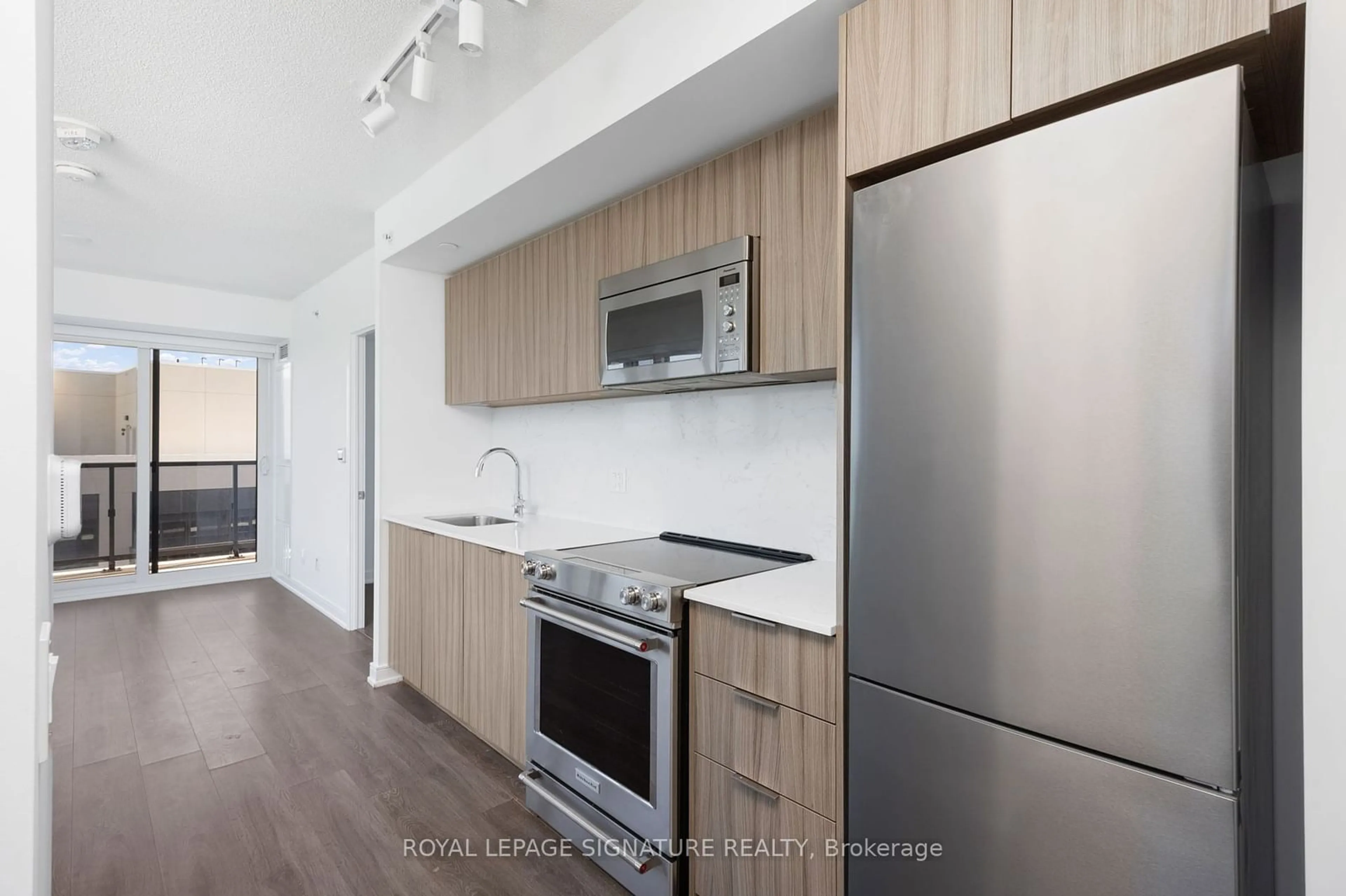 Standard kitchen, wood/laminate floor for 30 Samuel Wood Way #2204, Toronto Ontario M9B 0C9