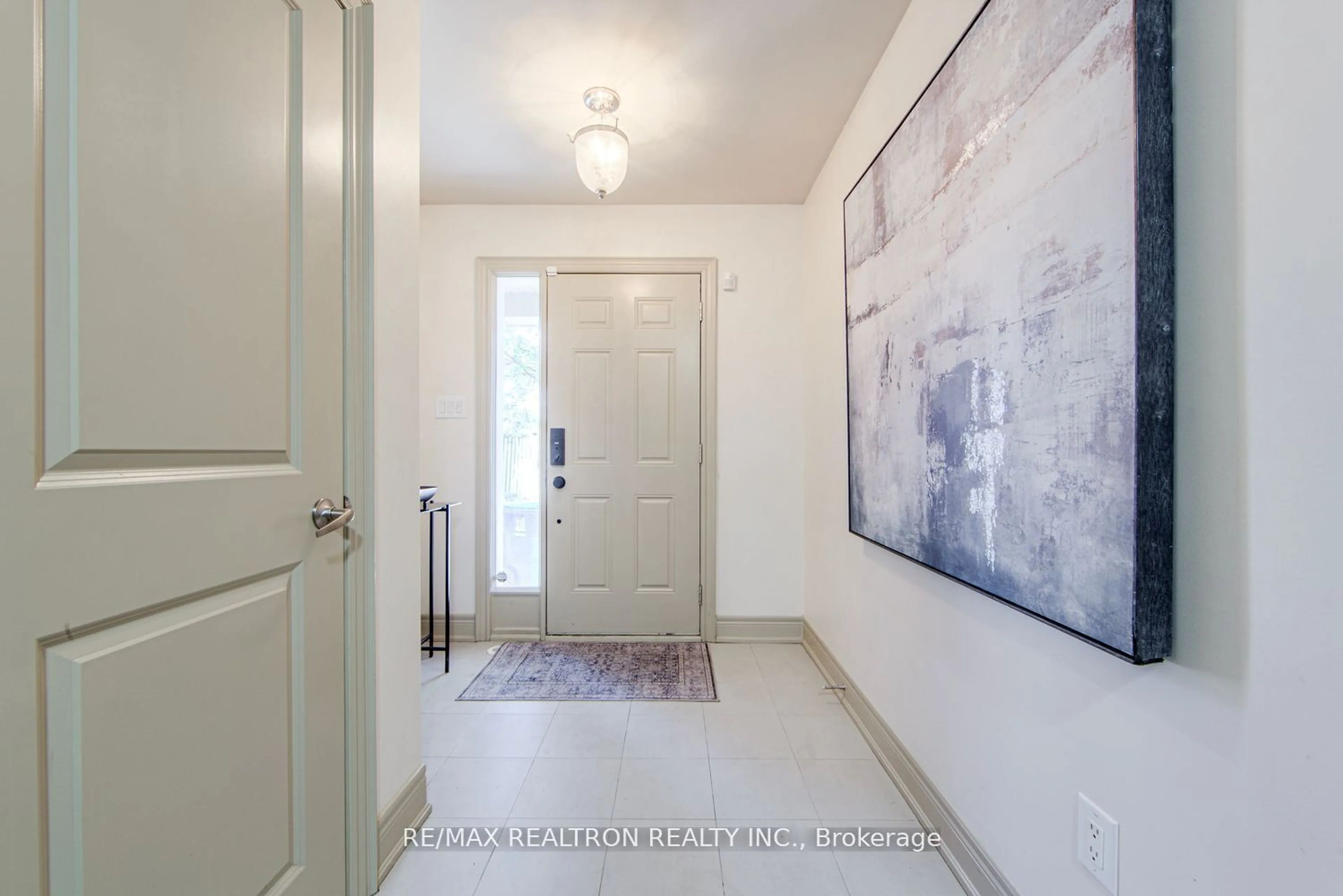 Indoor entryway for 62 Monclova Rd, Toronto Ontario M3M 0A6