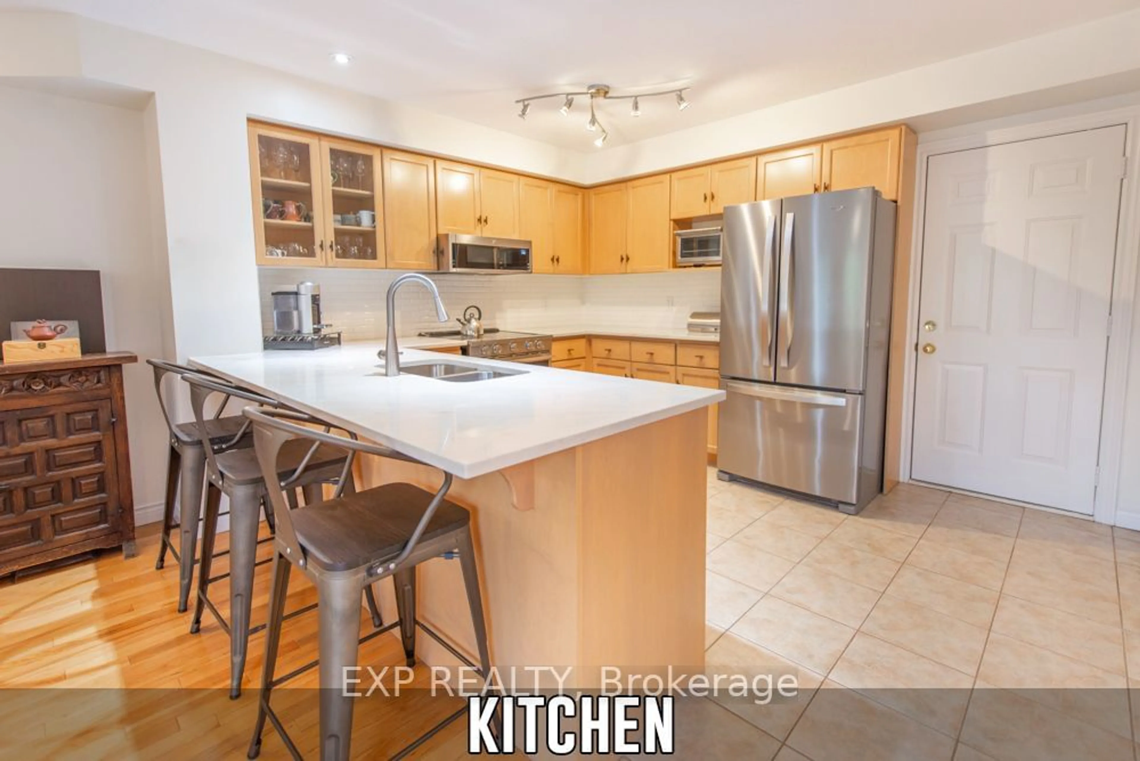 Standard kitchen, ceramic/tile floor for 36 Buckingham St, Orangeville Ontario L9W 5H7