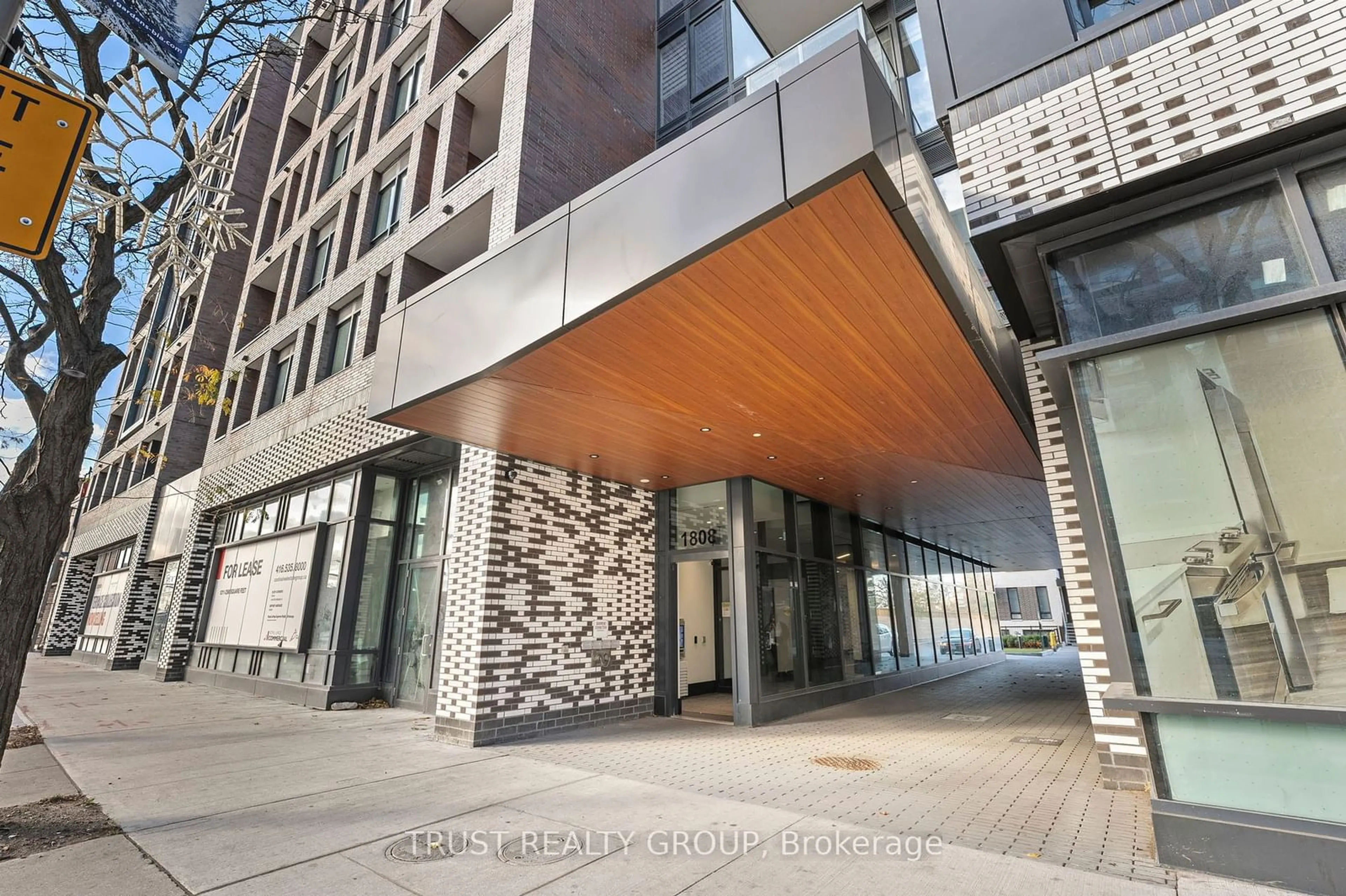 Indoor foyer for 1808 St. Clair Ave #1102, Toronto Ontario M6N 0C1