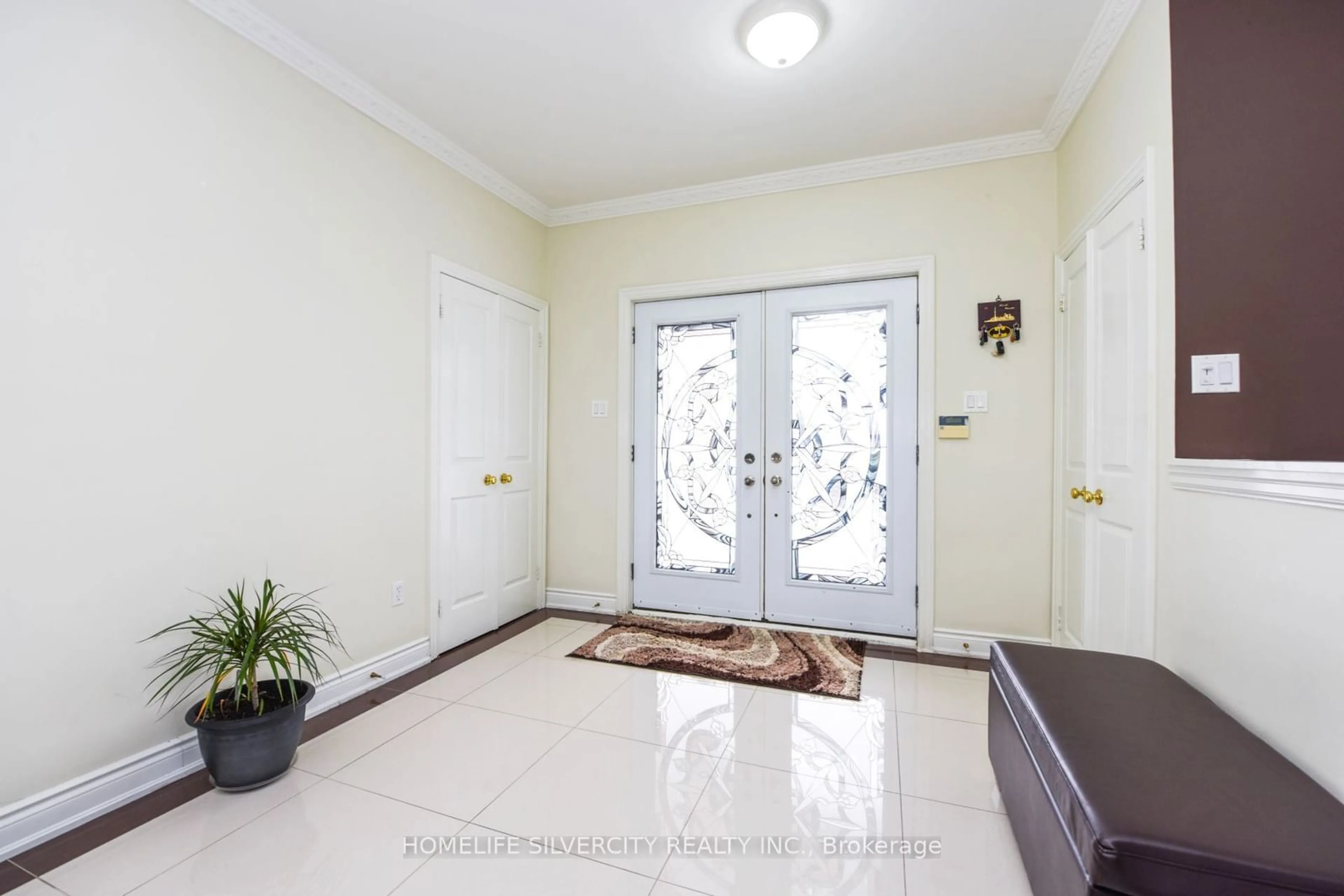 Indoor entryway for 14707 Dixie Rd, Caledon Ontario L7C 2M9