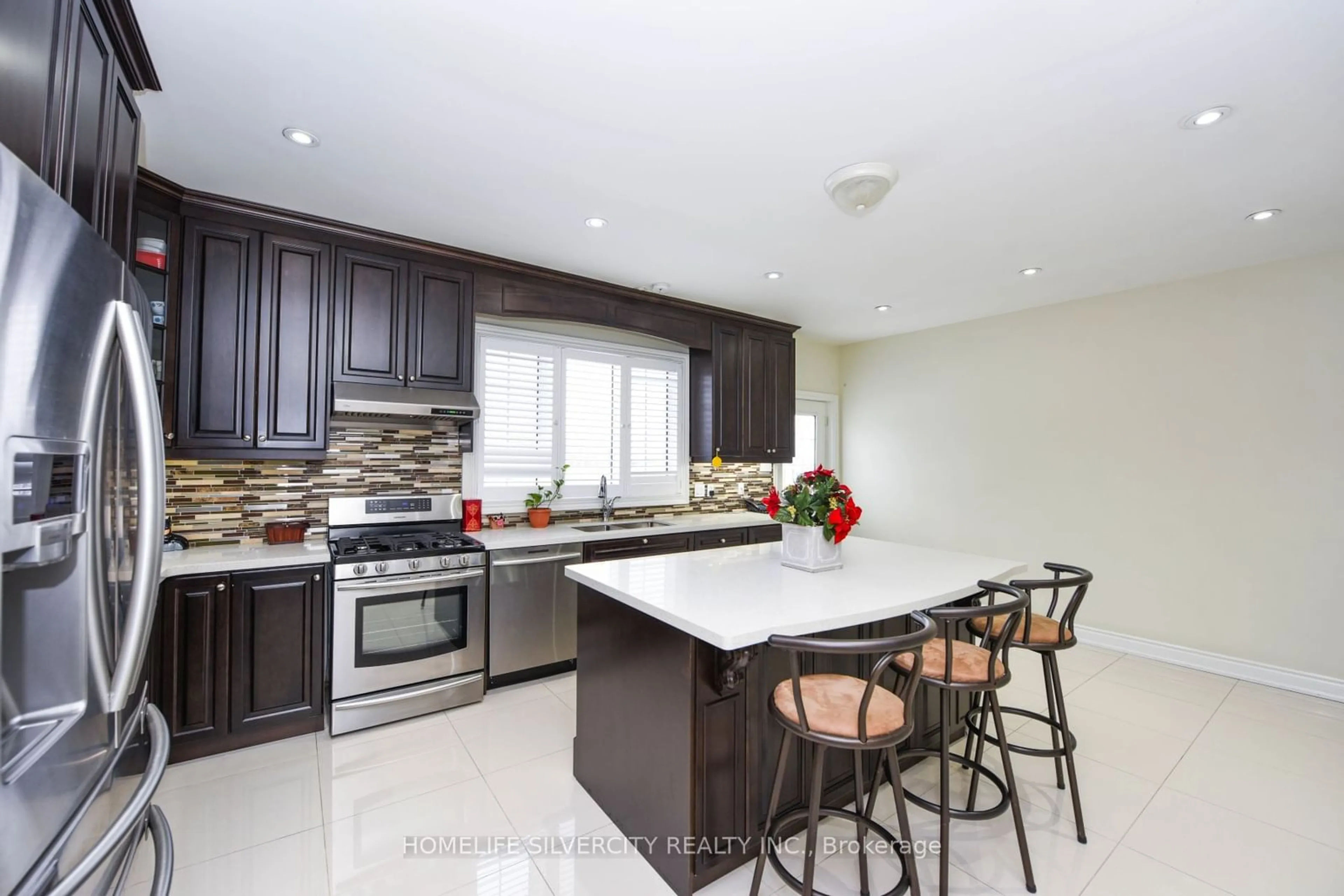 Open concept kitchen, ceramic/tile floor for 14707 Dixie Rd, Caledon Ontario L7C 2M9