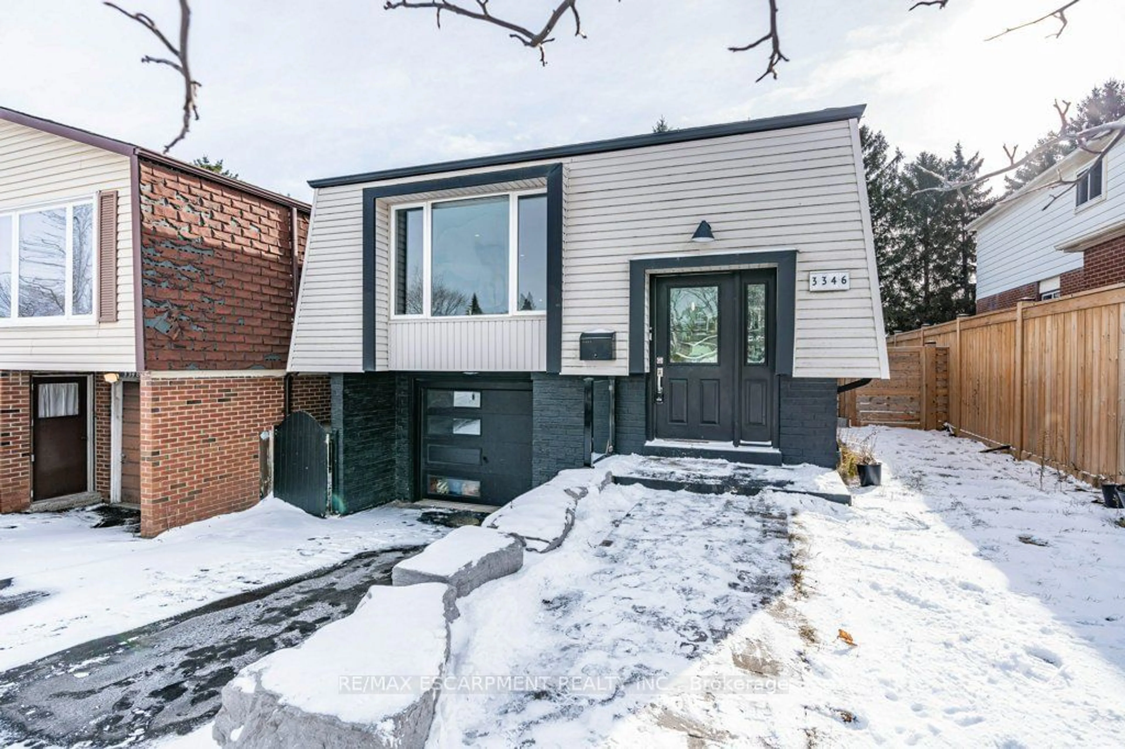 Home with brick exterior material, street for 3346 Hannibal Rd, Burlington Ontario L7M 1R7