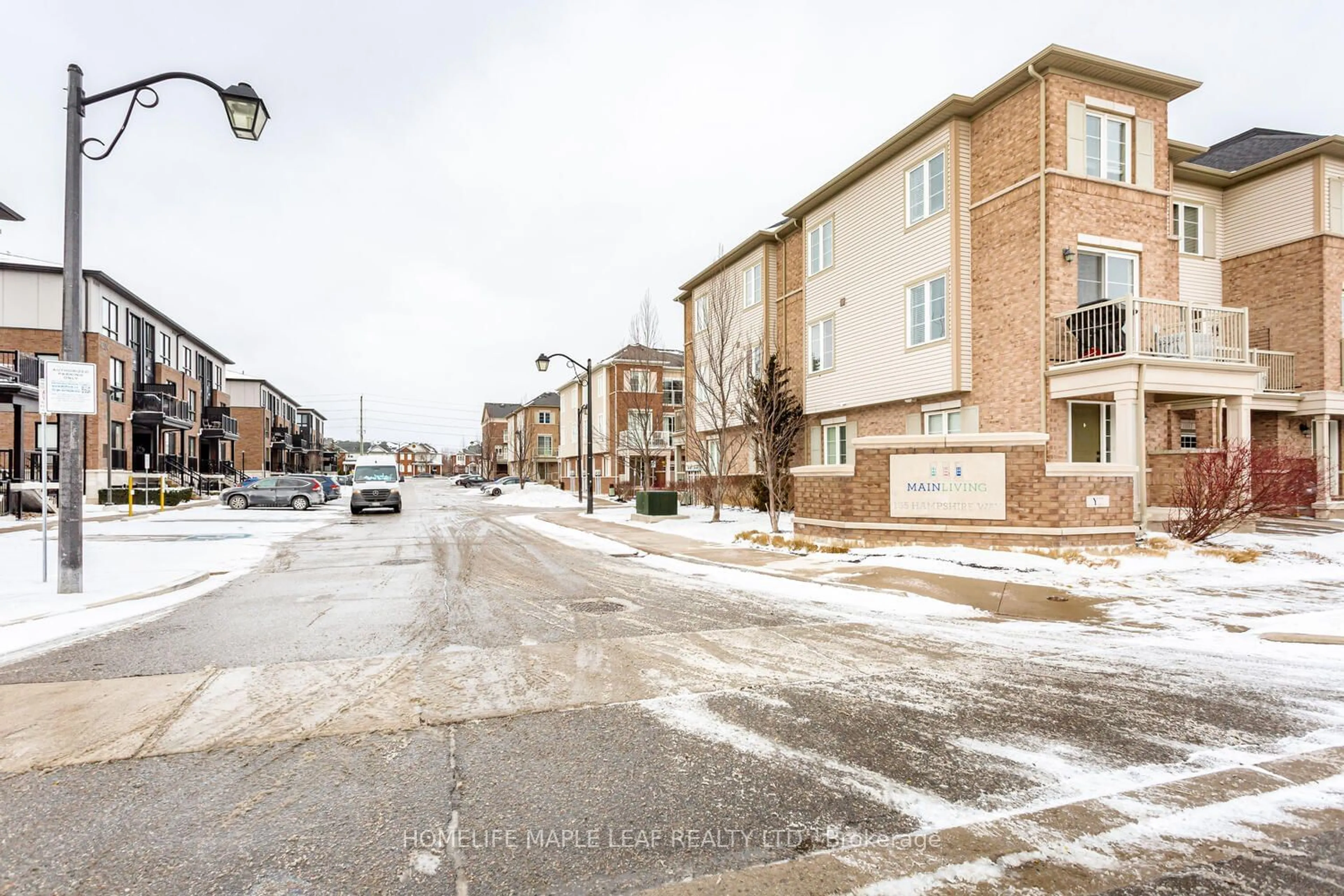 Patio, street for 165 Hampshire Way #84, Milton Ontario L9T 8M7