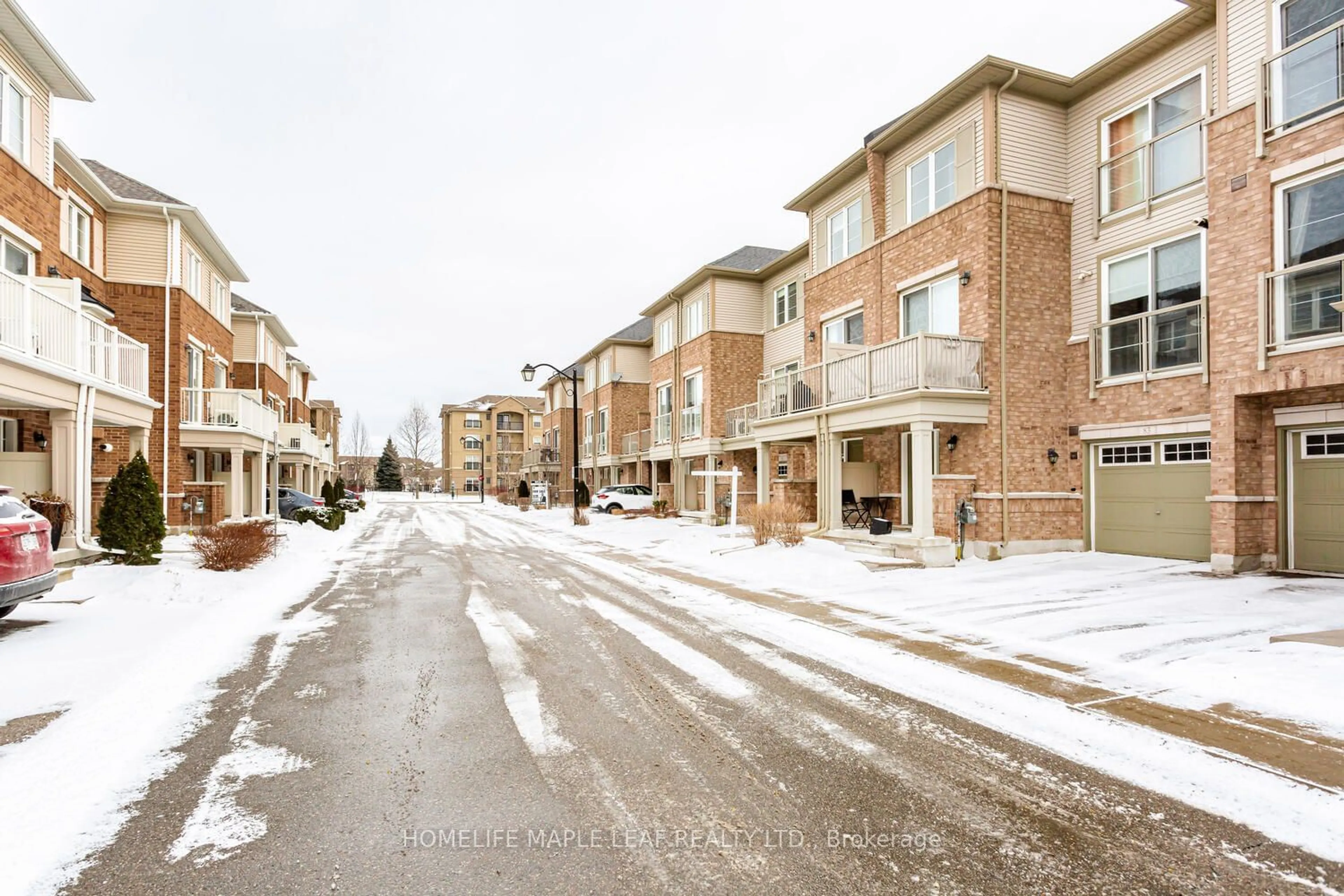 Patio, street for 165 Hampshire Way #84, Milton Ontario L9T 8M7