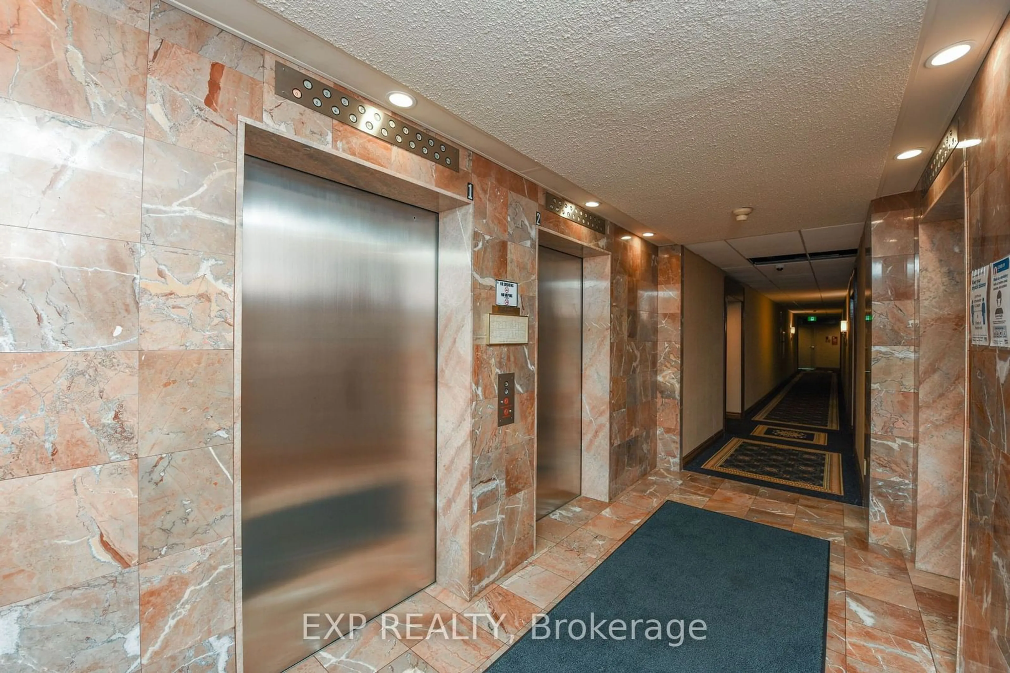 Indoor foyer for 100 County Court Blvd #802, Brampton Ontario L6W 3X1