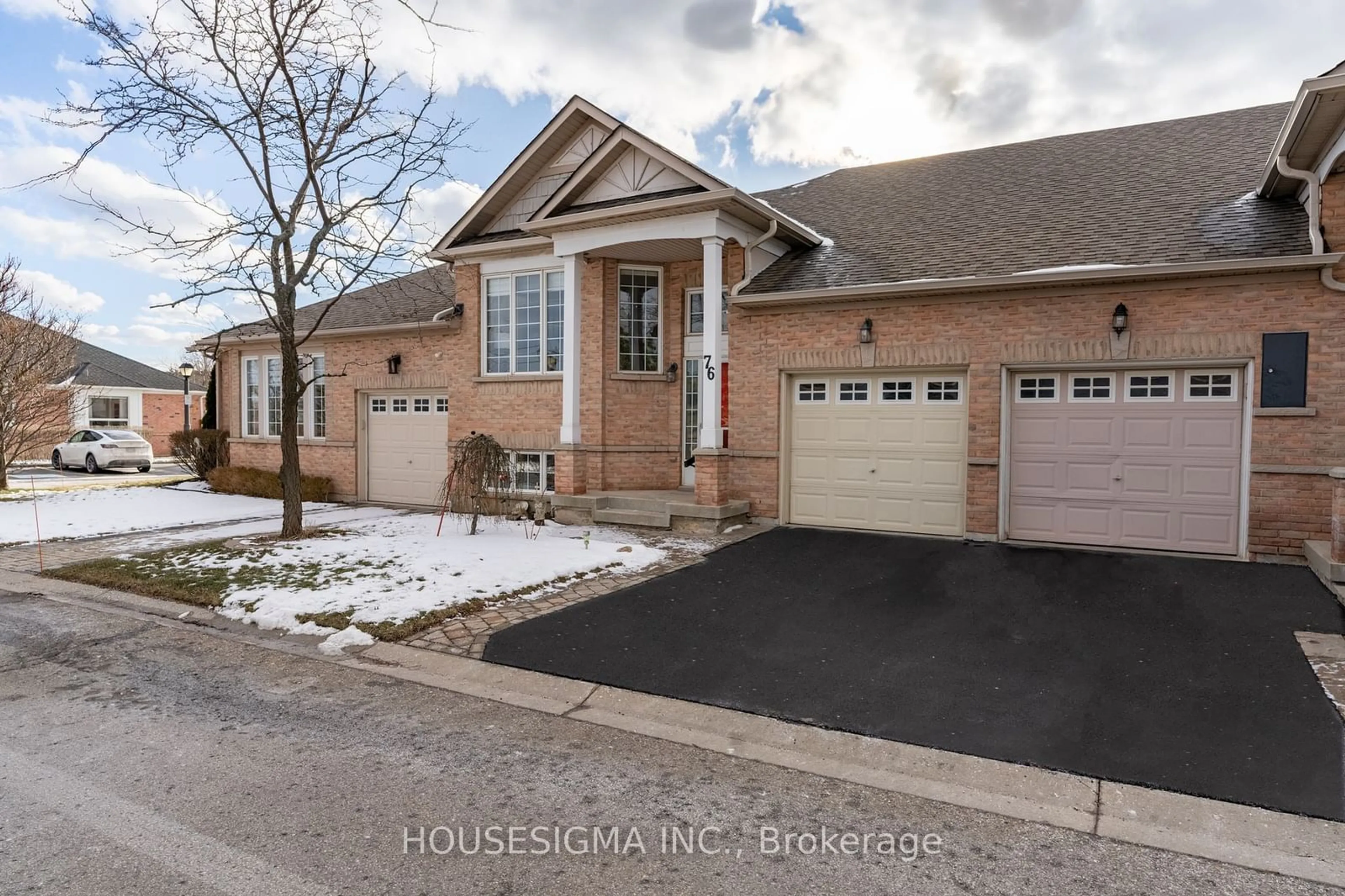 Home with brick exterior material, street for 2243 Turnberry Rd #76, Burlington Ontario L7M 4Y6