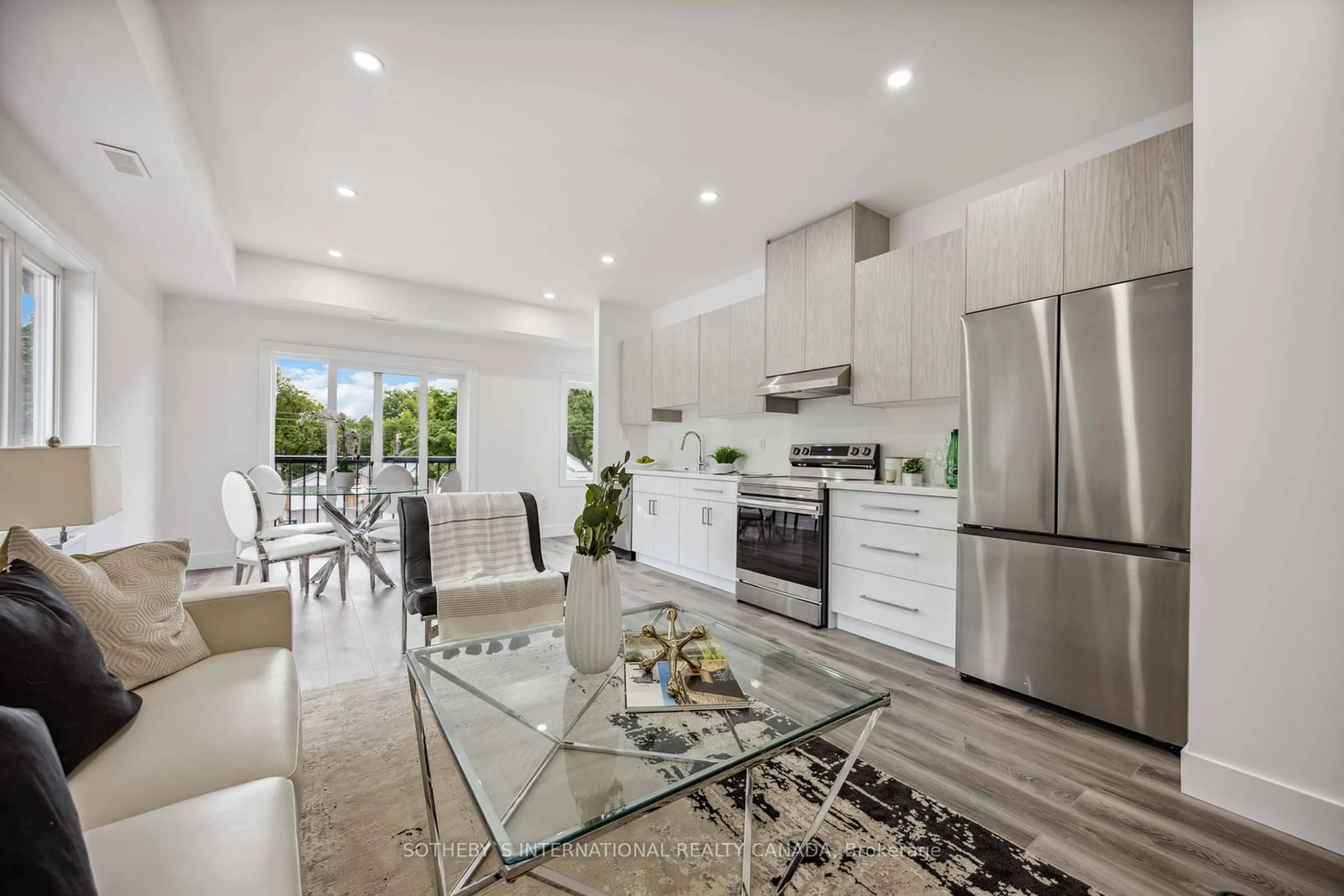 Open concept kitchen, ceramic/tile floor for 1925 Lawrence Ave, Toronto Ontario M9N 1G8