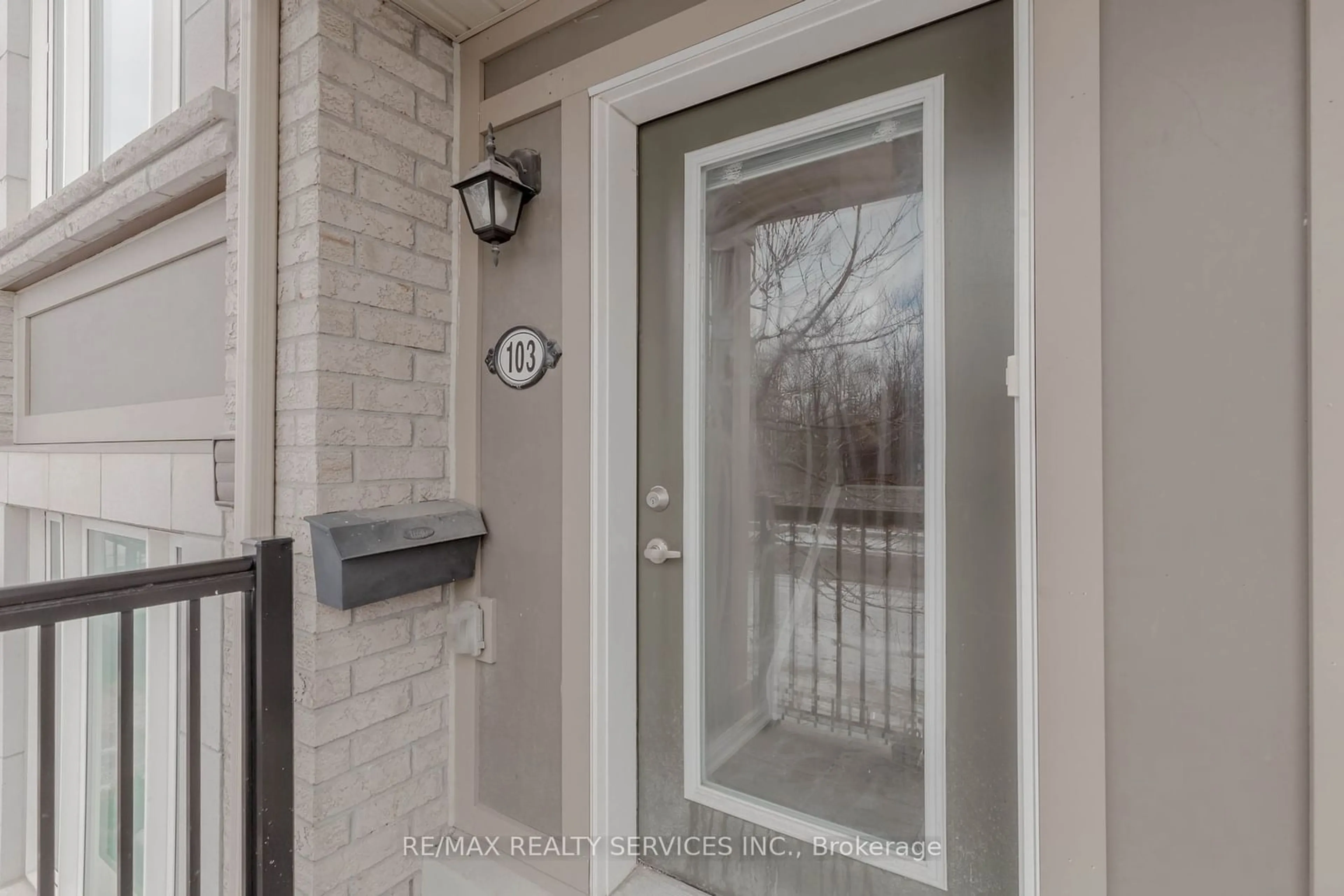 Indoor entryway for 1 Beckenrose Crt #103, Brampton Ontario L6Y 6G2