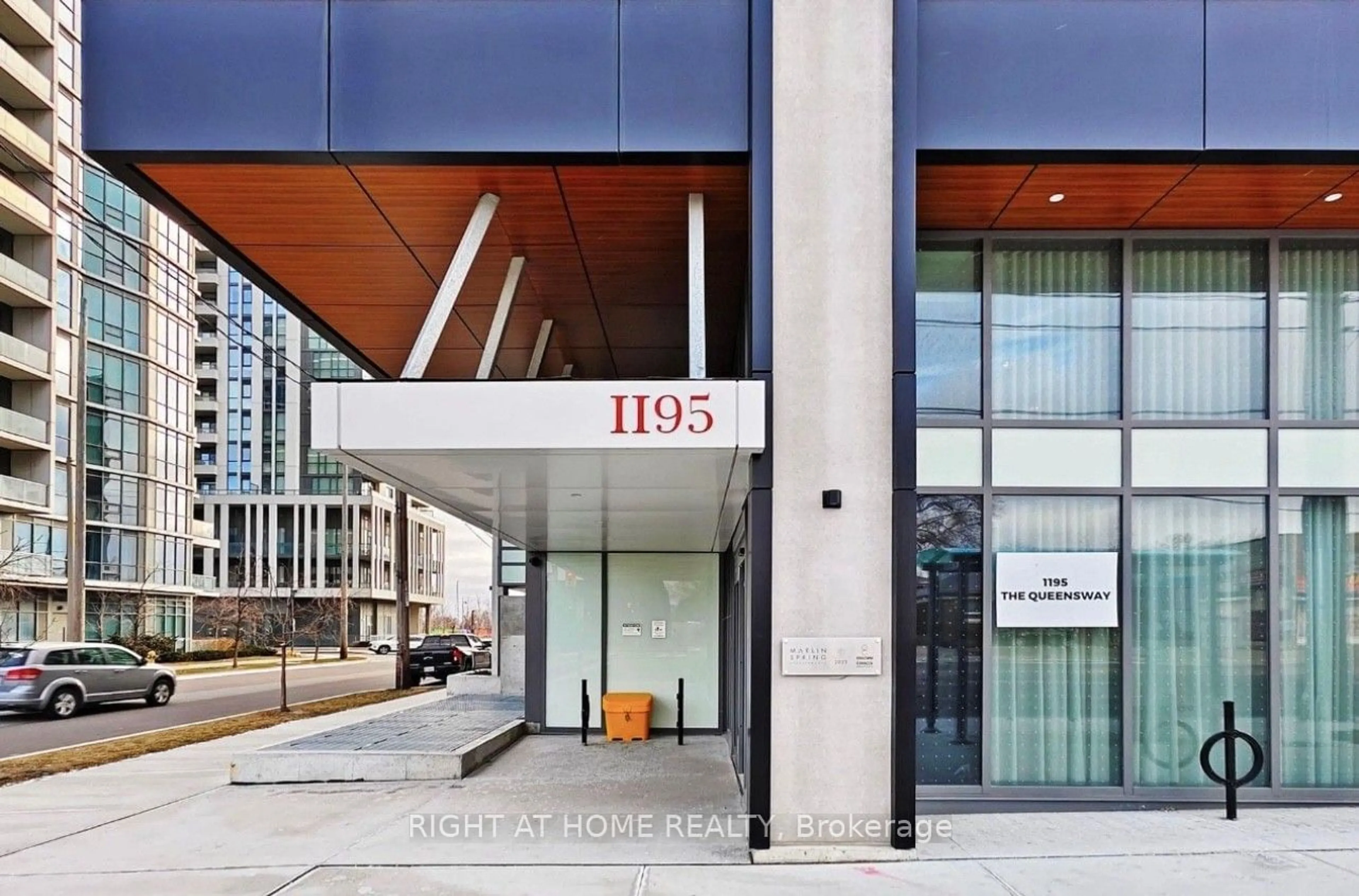 Indoor foyer for 1195 The Queensway #704, Toronto Ontario M8Z 1R7