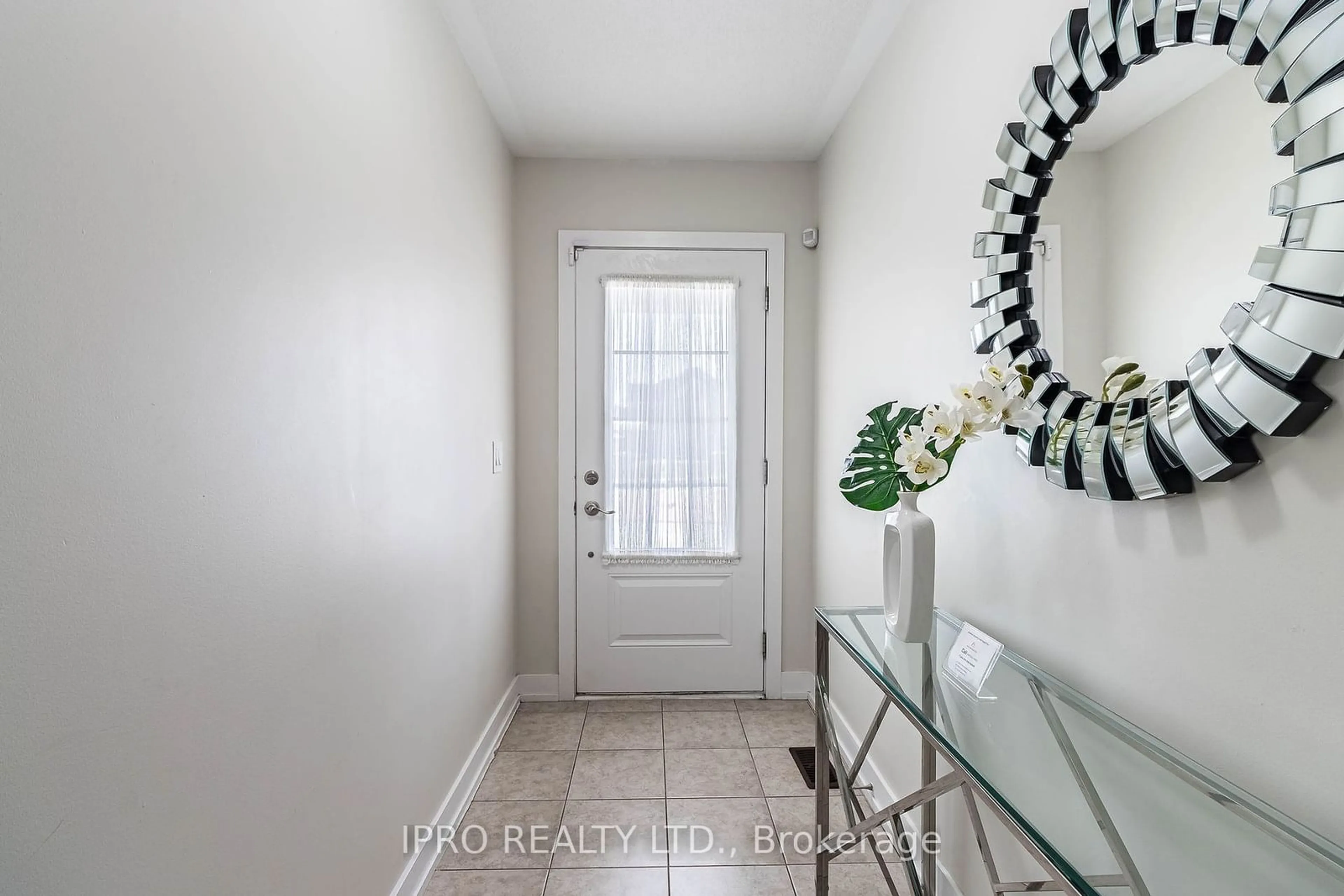 Indoor entryway for 156 Inspire Blvd, Brampton Ontario L6R 3X9