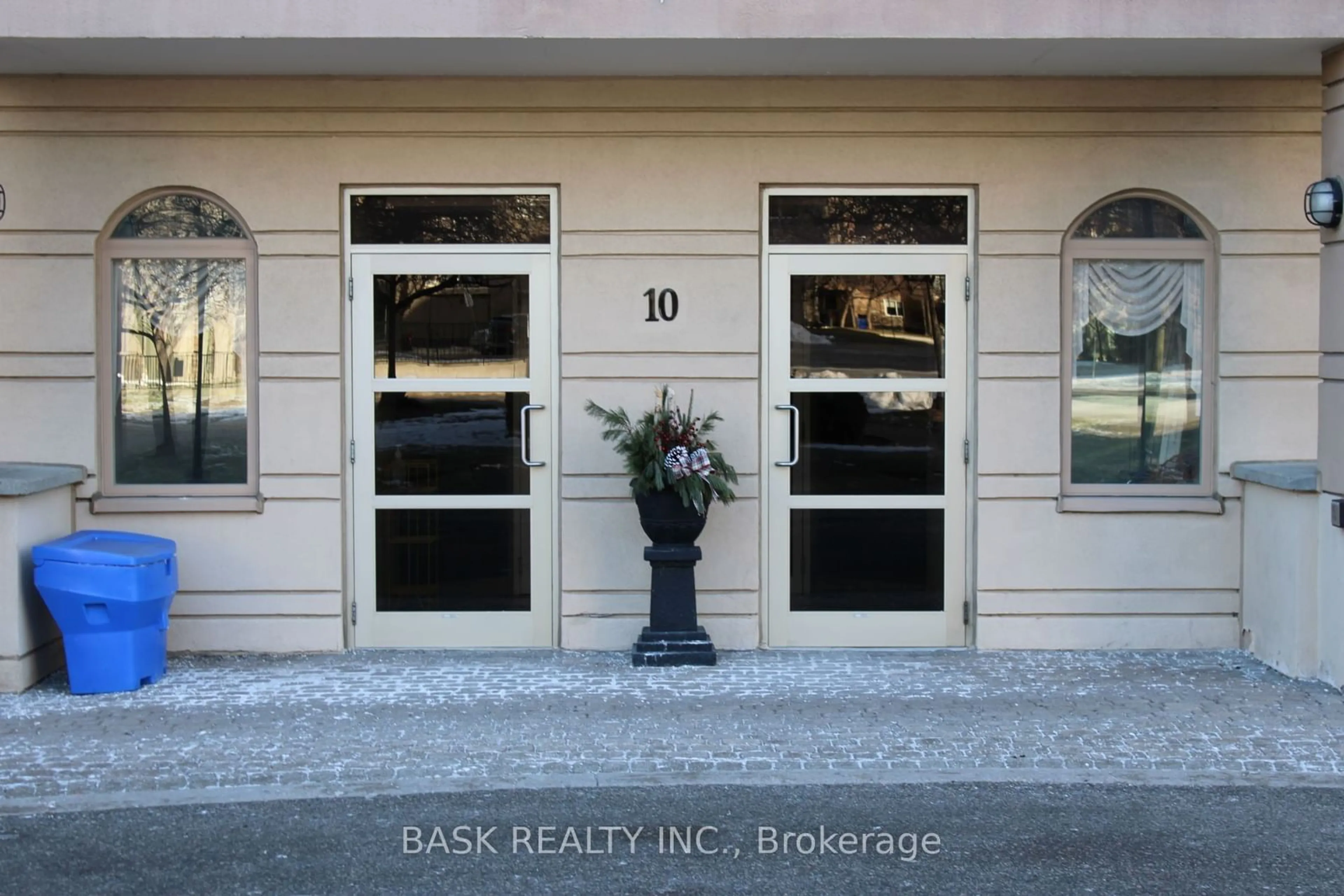 Indoor entryway for 10 dayspring Circ #208, Brampton Ontario L6P 1B9