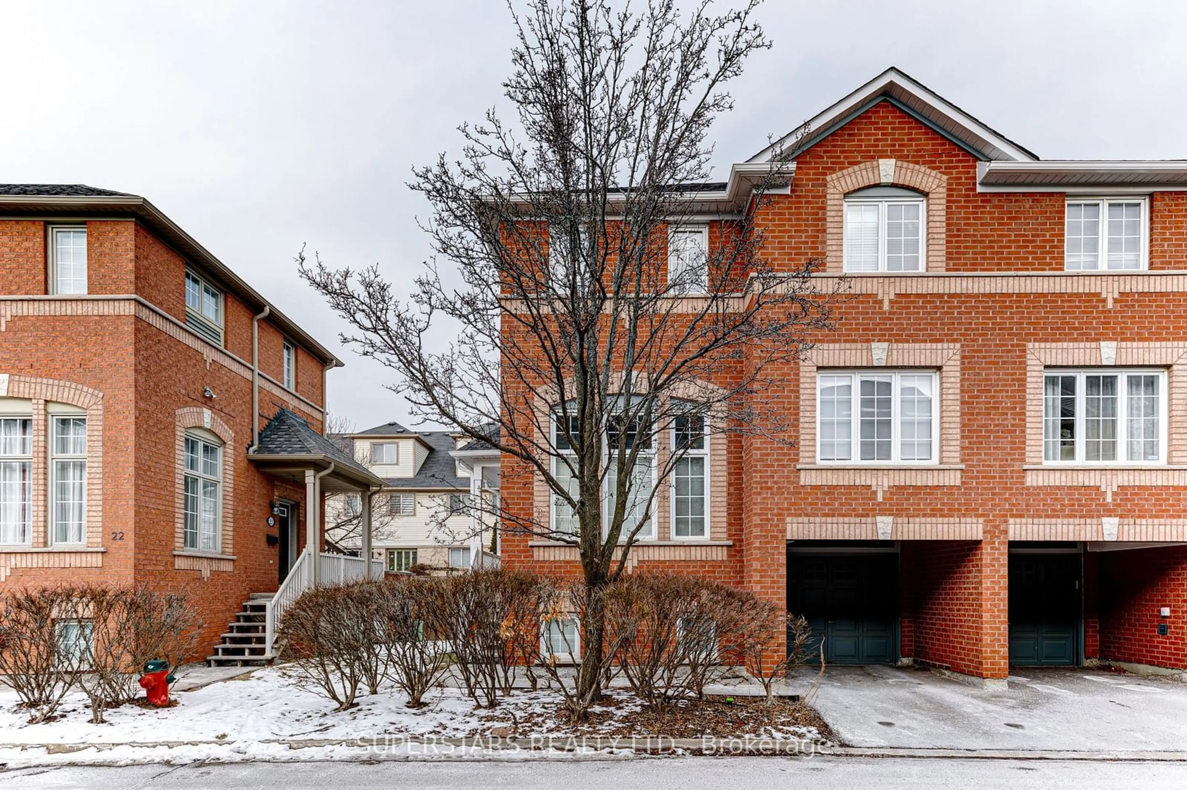 Home with brick exterior material, street for 5031 East Mill Rd #20, Mississauga Ontario L5V 2M5