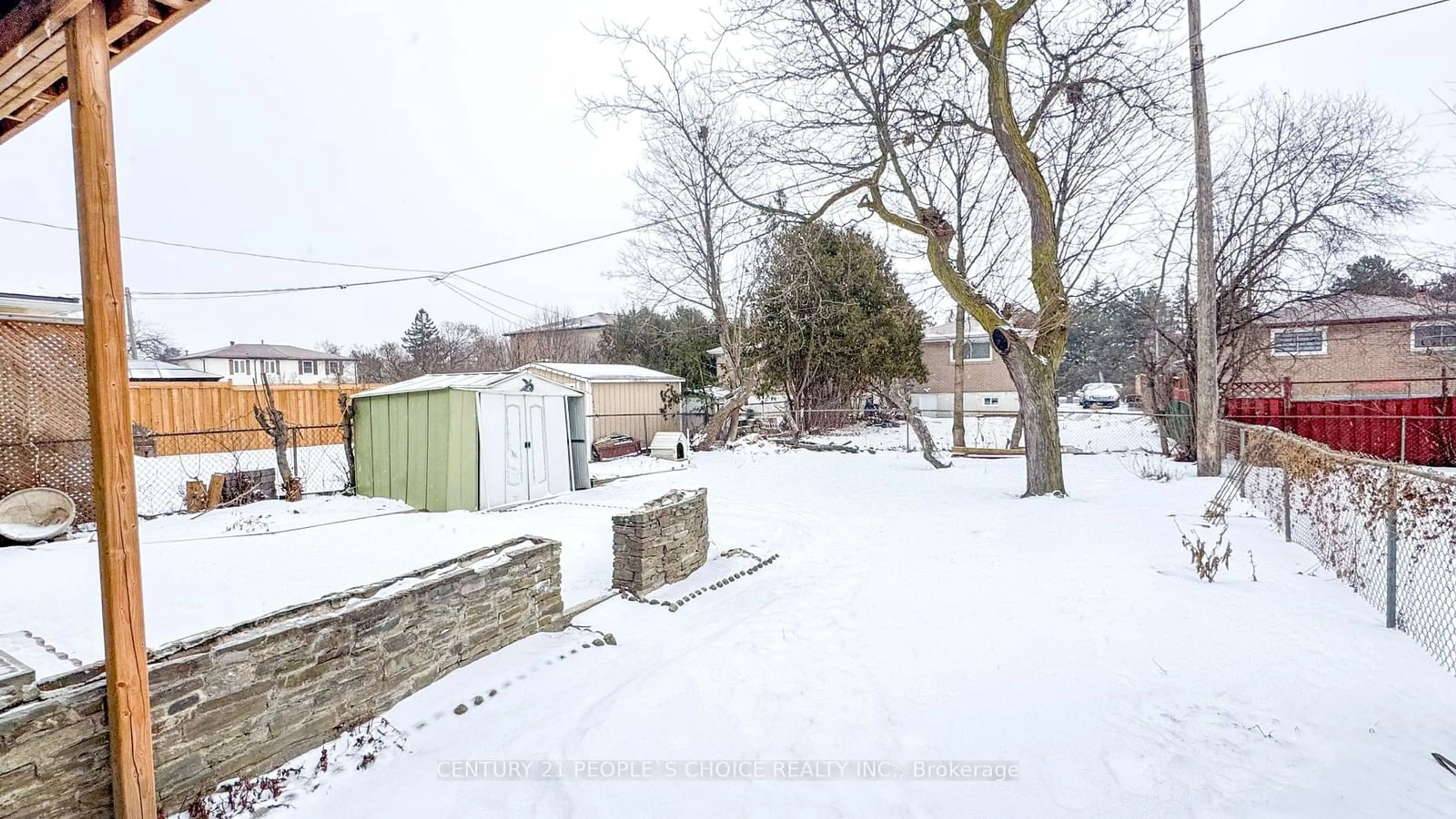 A pic from outside/outdoor area/front of a property/back of a property/a pic from drone, street for 7 Dalraith Cres, Brampton Ontario L6T 2X4