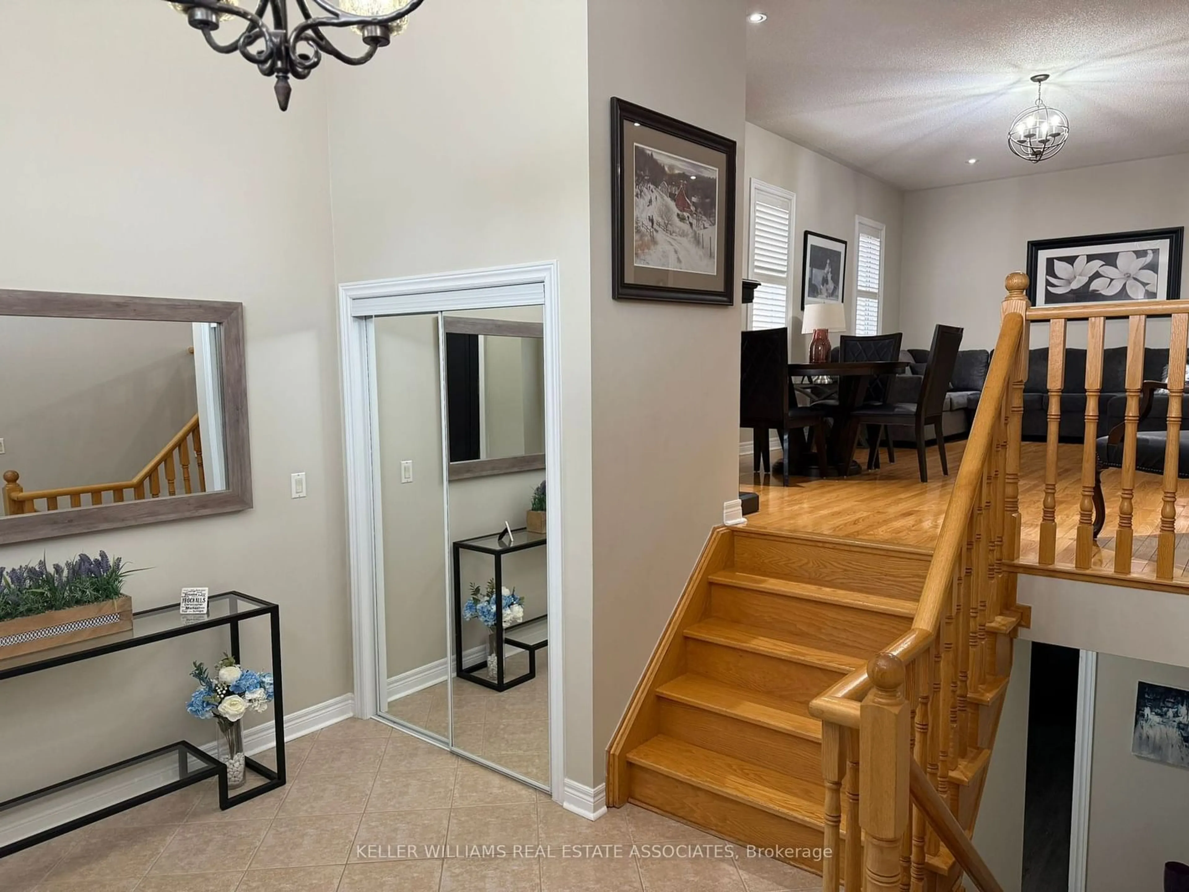 Indoor foyer for 37 Chevrolet Dr, Brampton Ontario L7A 3C3