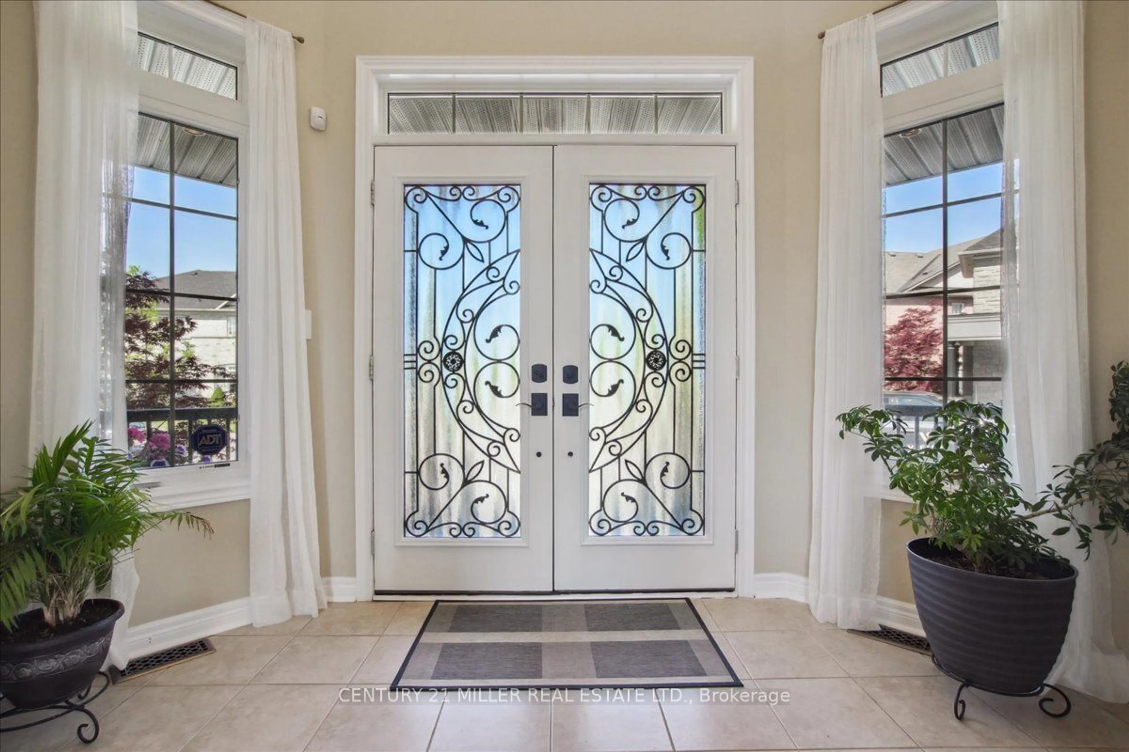 Indoor entryway for 3352 Skipton Lane, Oakville Ontario L6M 0K3